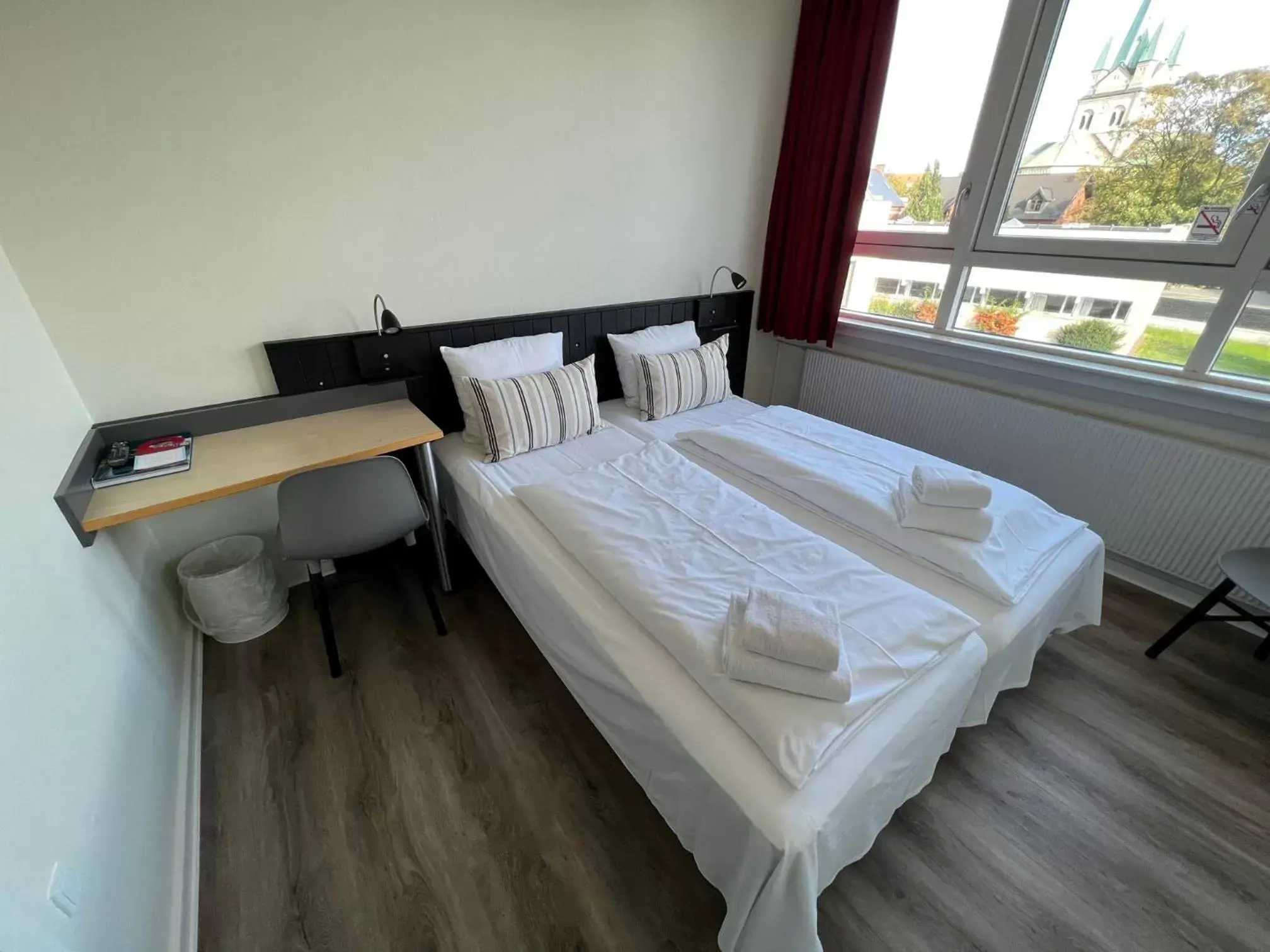 Toilet, Bed in Hotel Frederikshavn