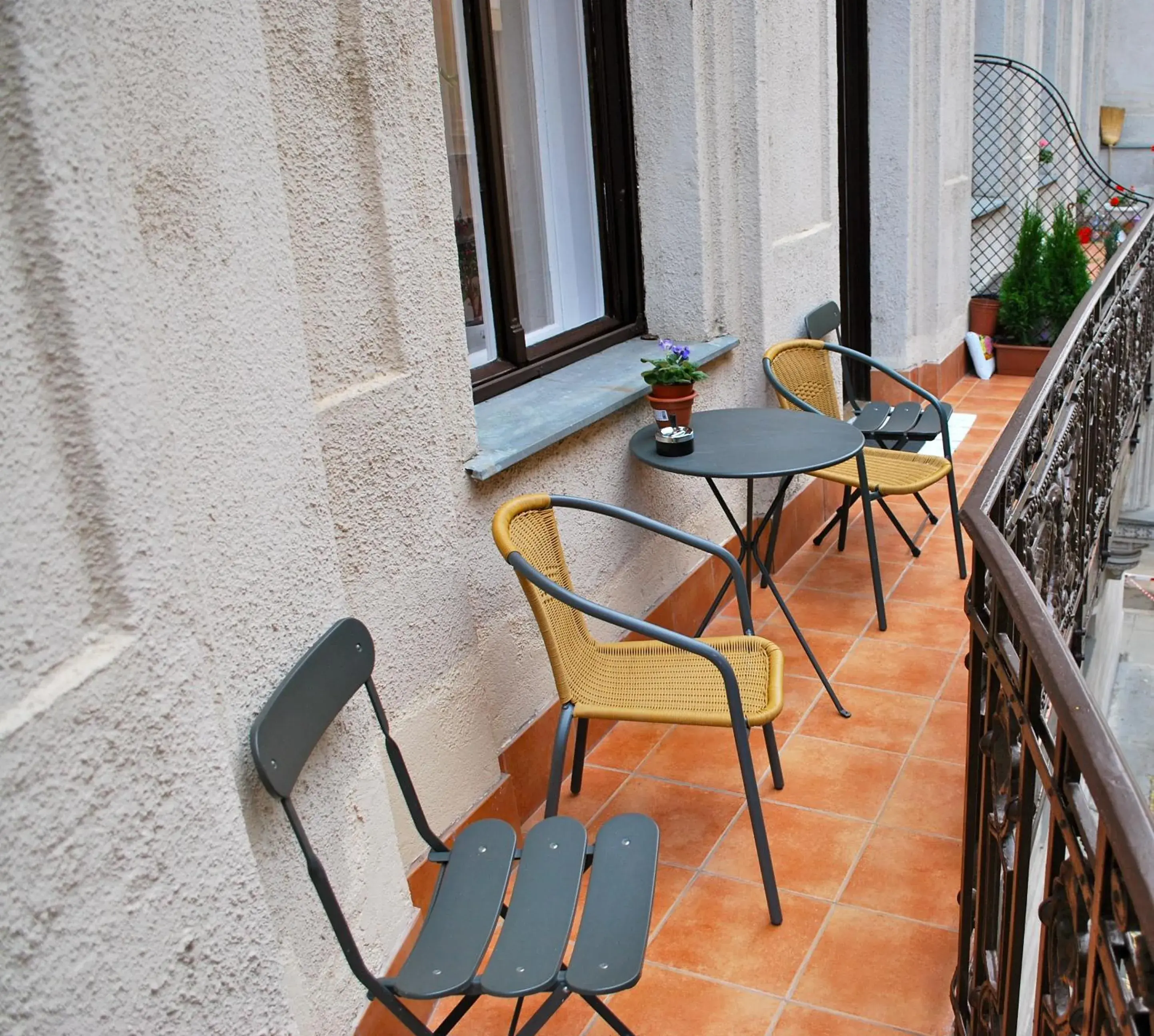 Balcony/Terrace in Anabelle Bed and Breakfast