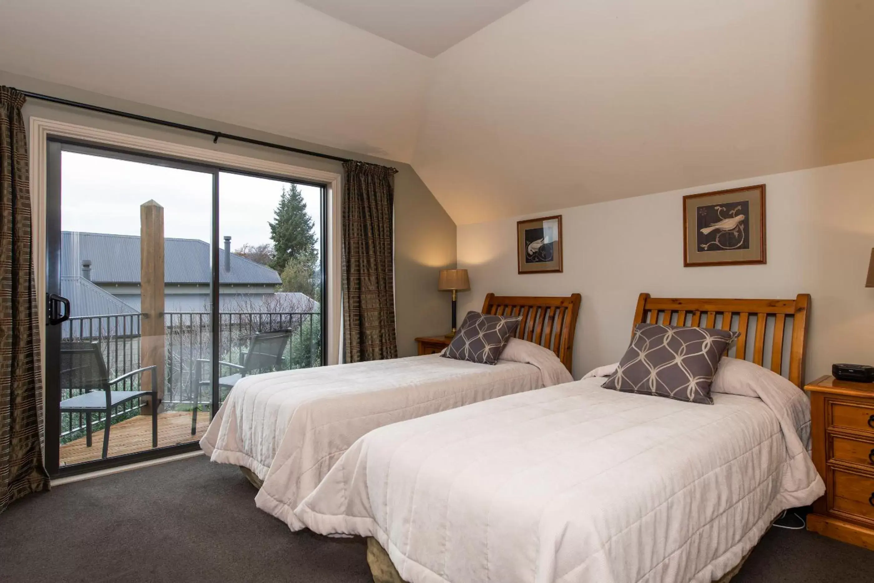 Bedroom, Bed in Wanaka Luxury Apartments