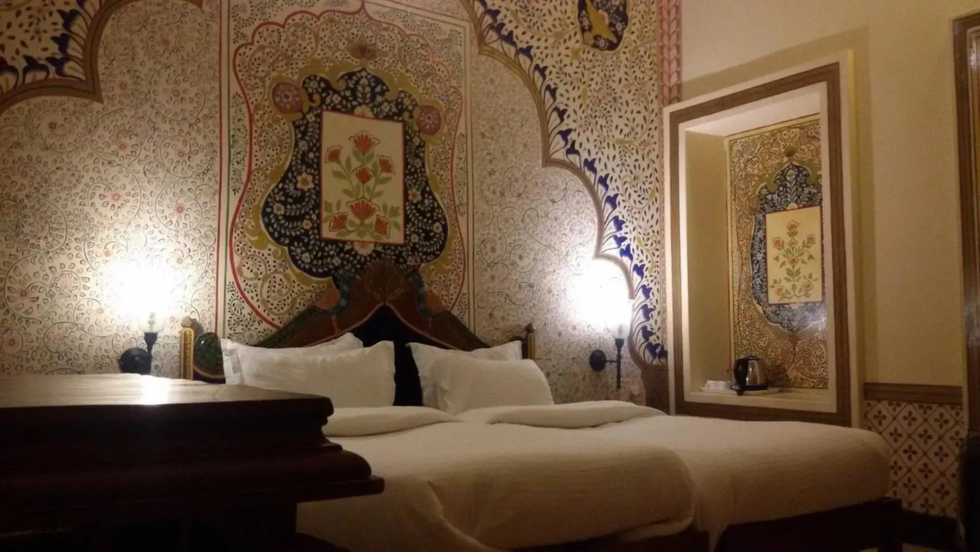 Coffee/tea facilities, Bed in Krishna Prakash Heritage Haveli Hotel