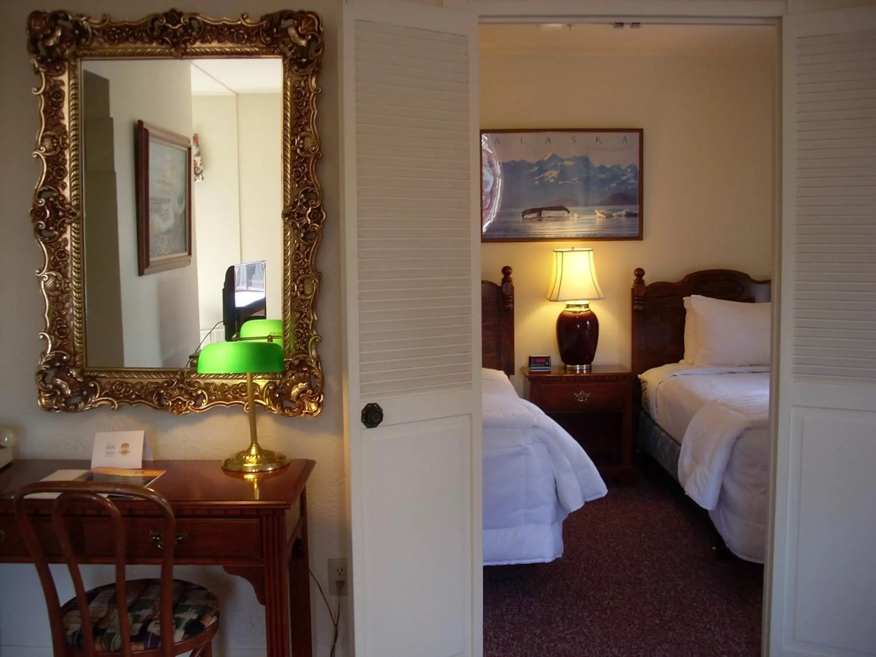 Photo of the whole room, Bed in The Baroness Hotel