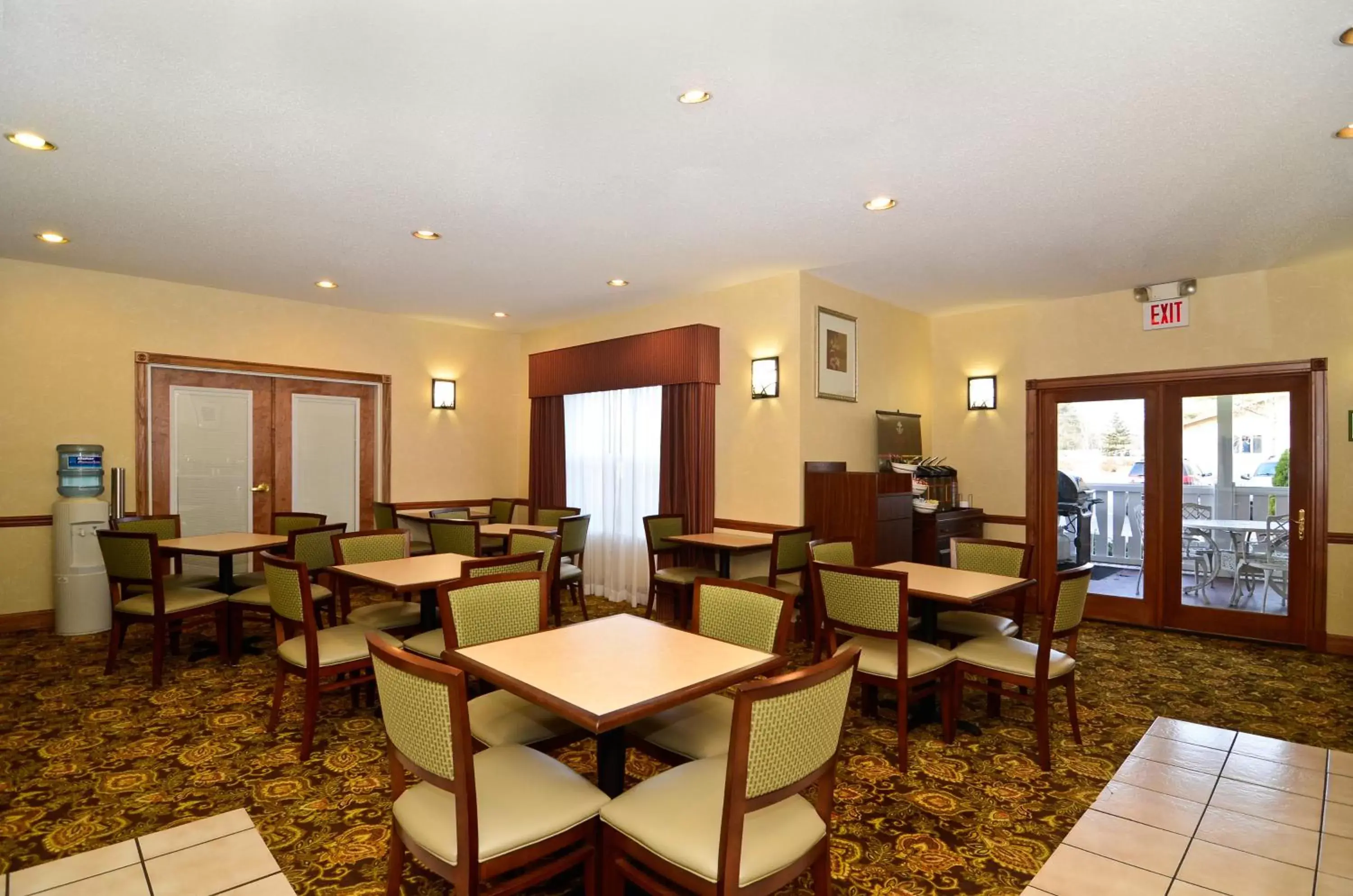 Dining area, Restaurant/Places to Eat in Country Inn & Suites by Radisson, Stevens Point, WI
