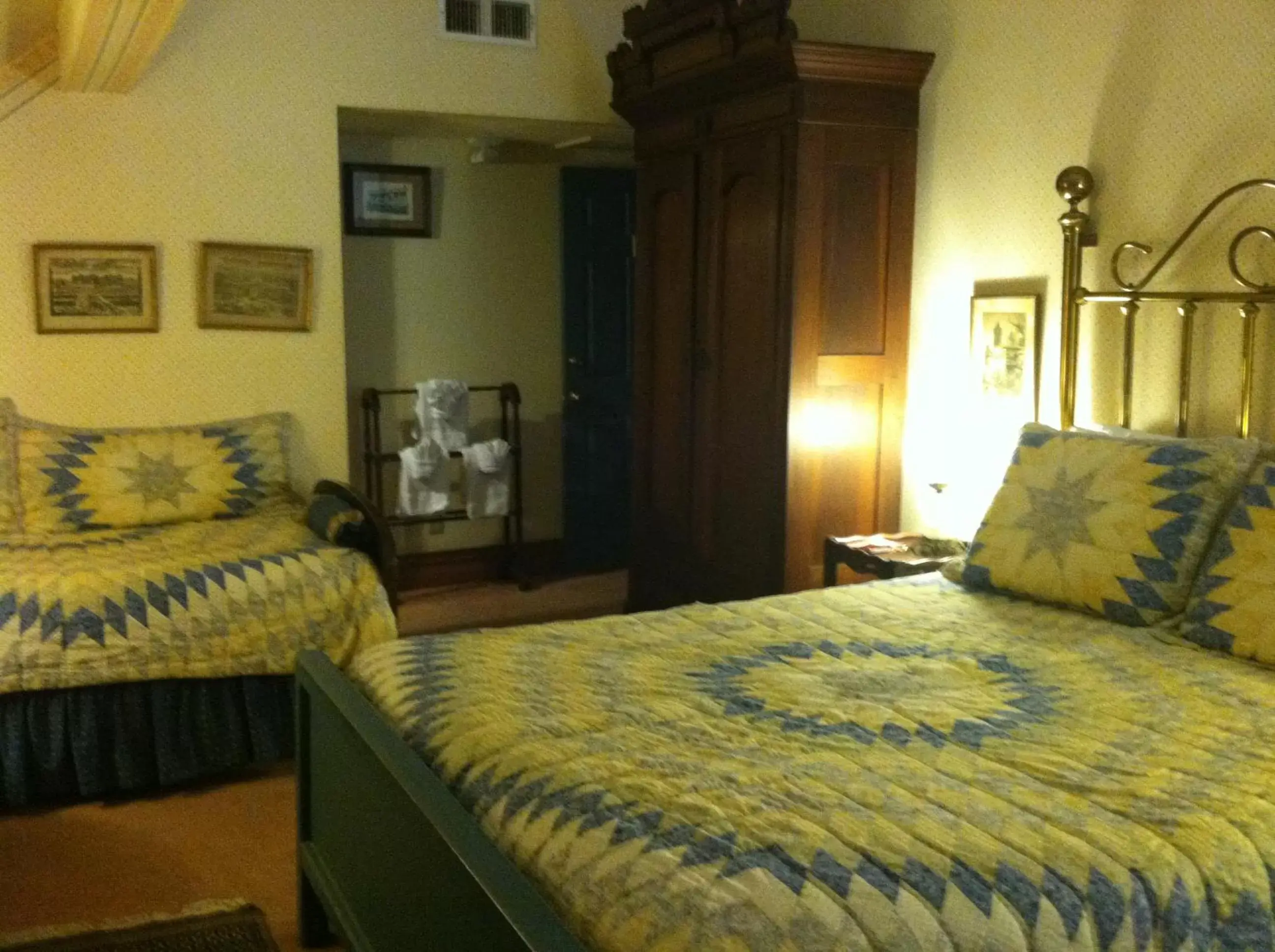 Photo of the whole room, Bed in Corners Mansion Inn - A Bed and Breakfast