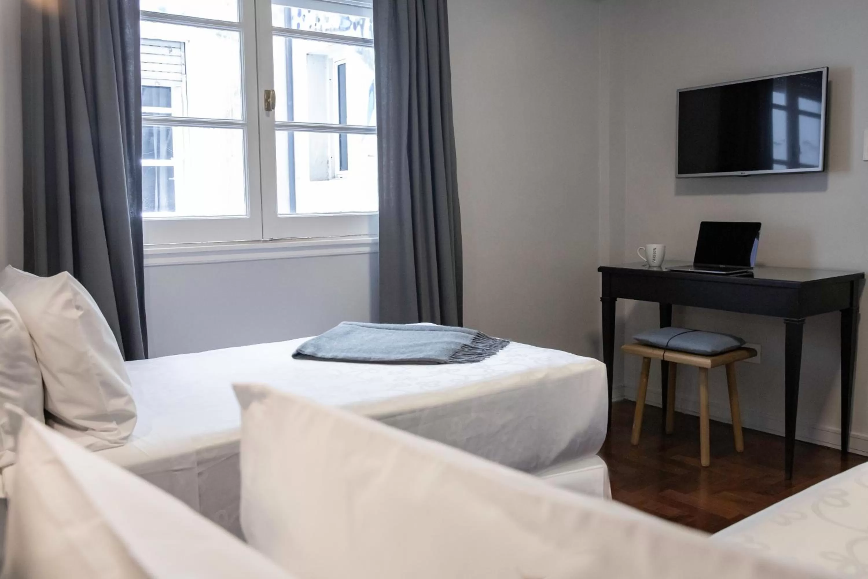 Photo of the whole room, Bed in Carsson Hotel Downtown Buenos Aires