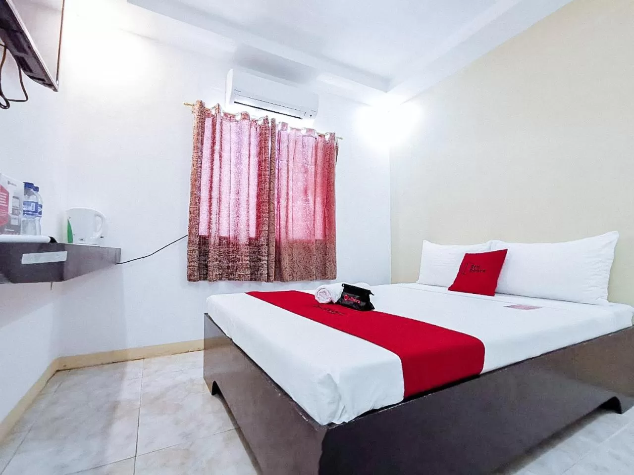 TV and multimedia, Bed in RedDoorz near Notre Dame of Dadiangas University