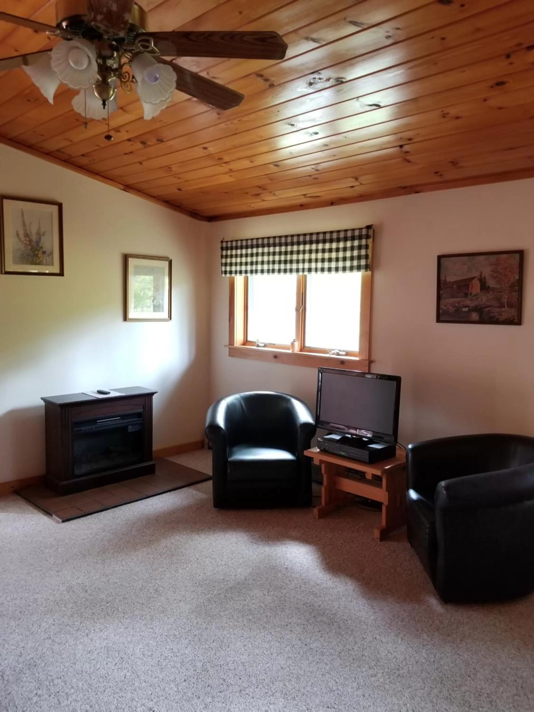 Seating Area in Trails End Inn