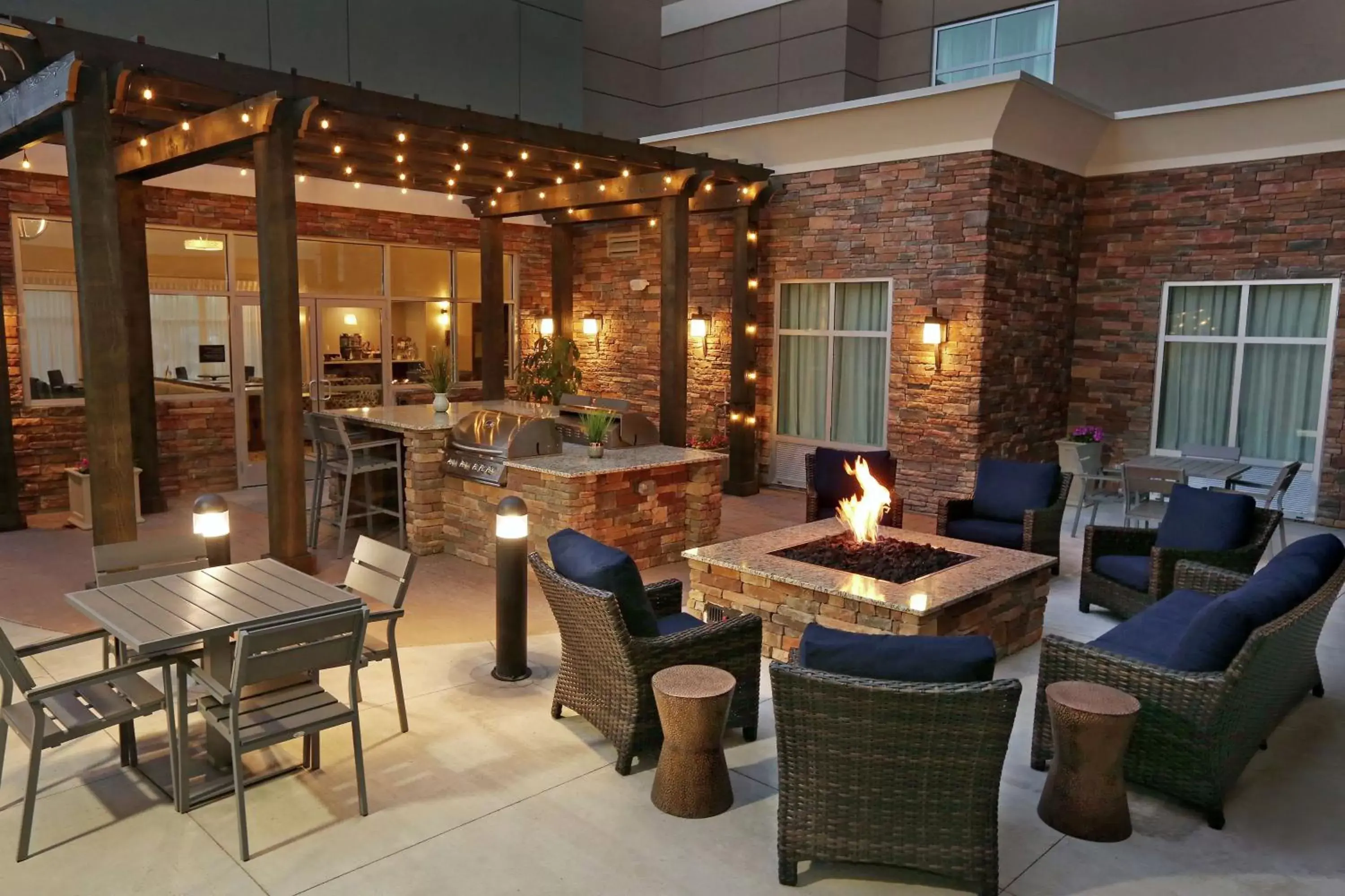 Patio, Restaurant/Places to Eat in Homewood Suites By Hilton West Fargo/Sanford Medical Center