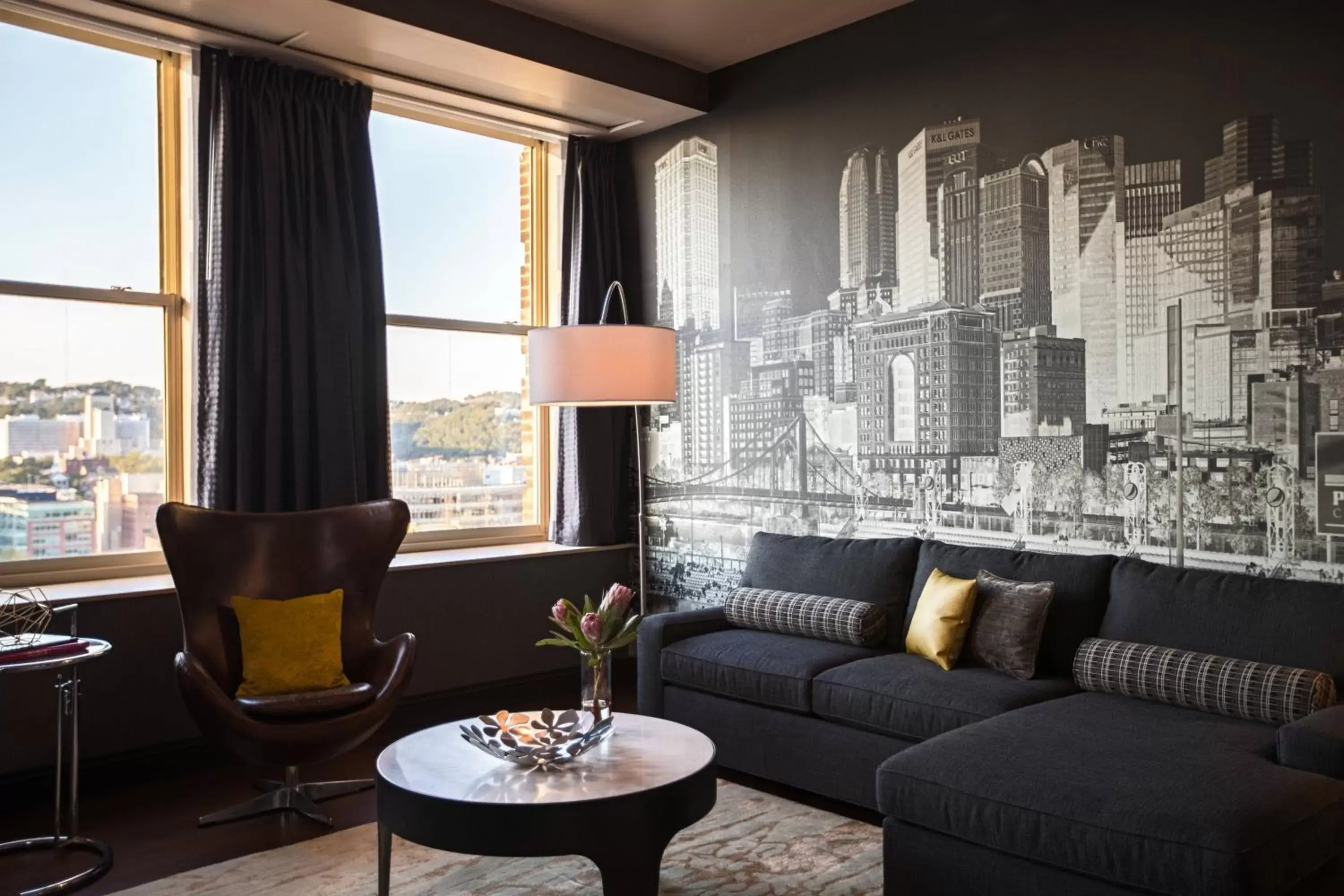 Bedroom, Seating Area in Renaissance Pittsburgh Hotel