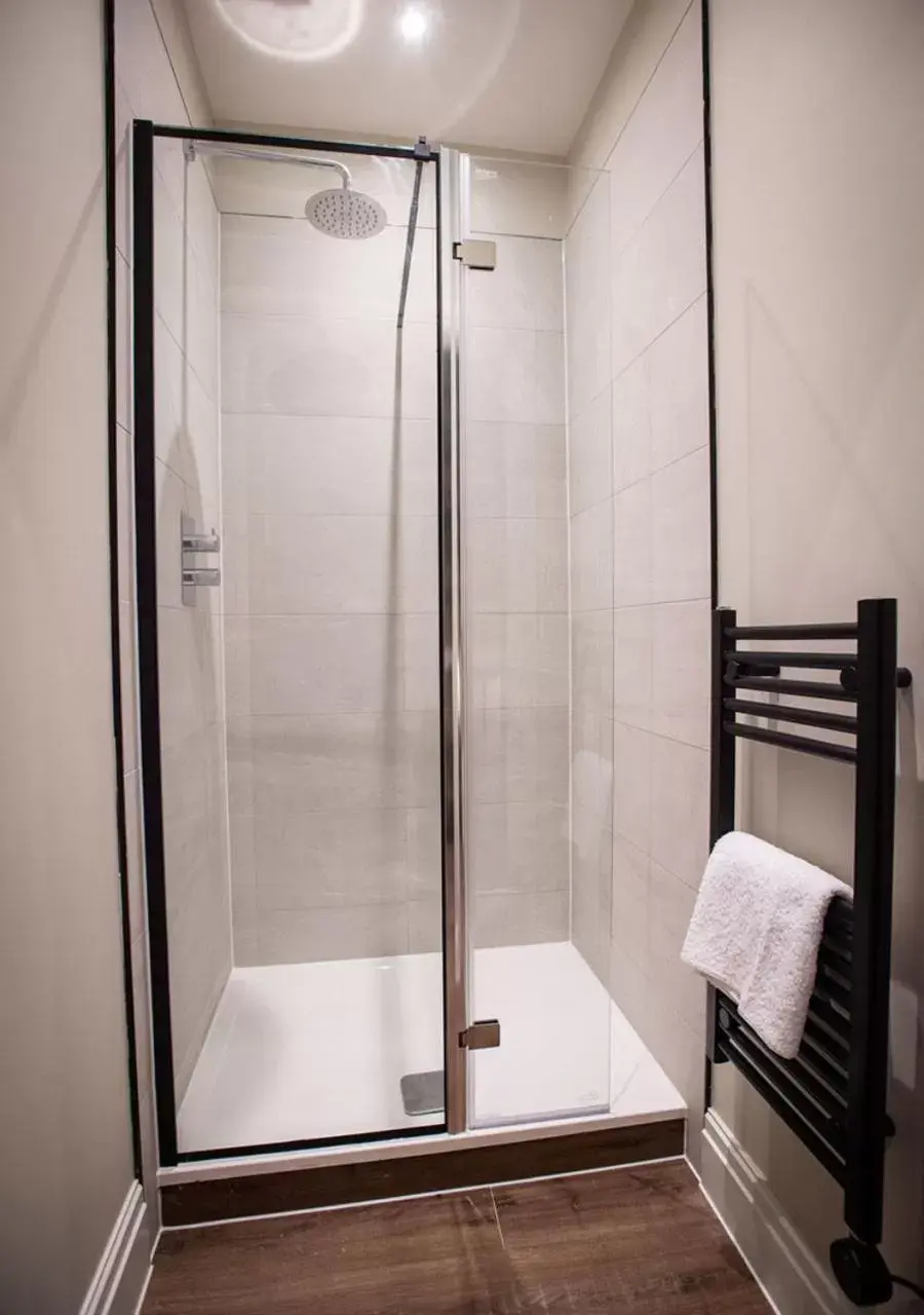 Shower, Bathroom in The Gresham Aparthotel