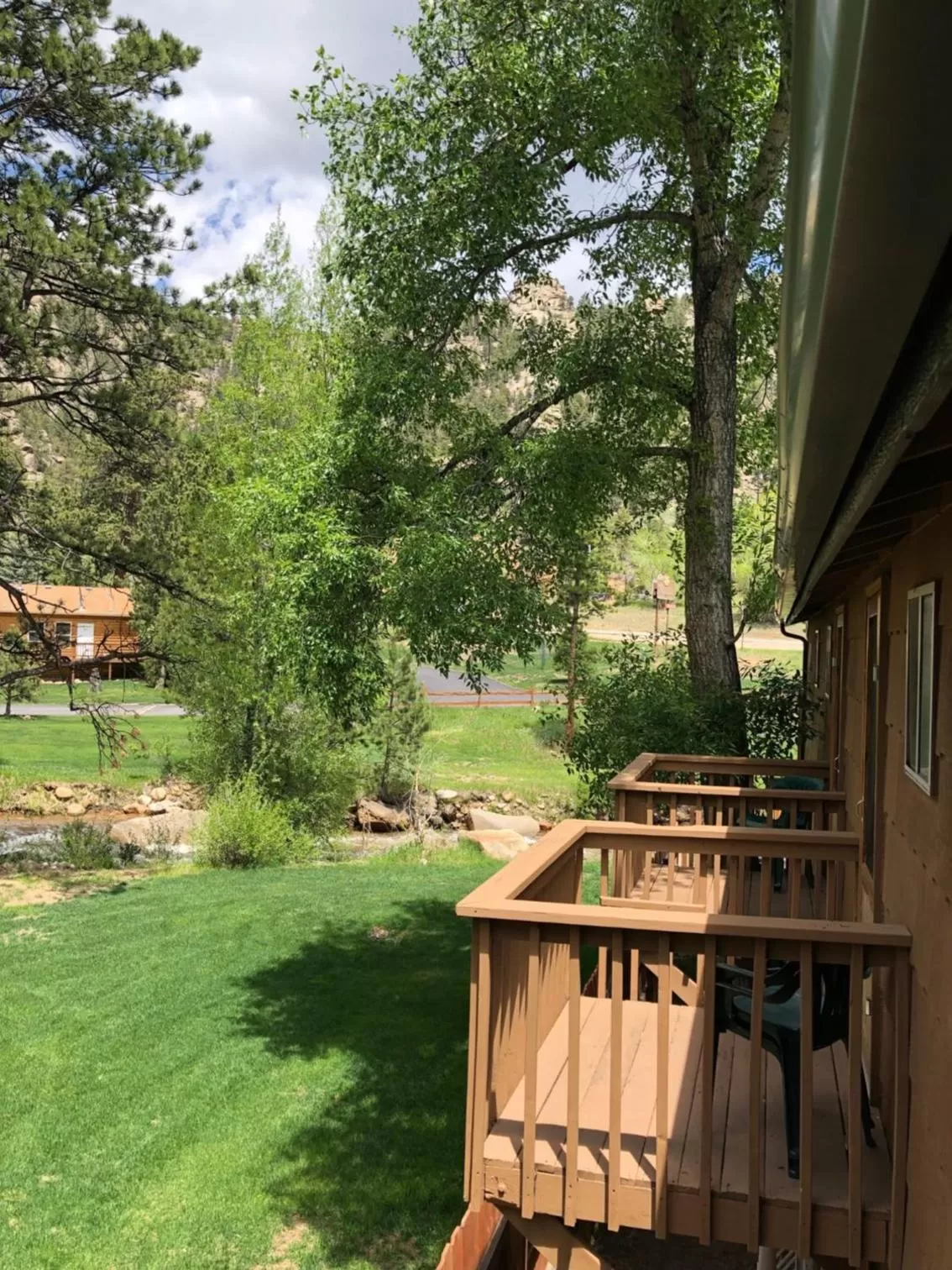 4 Seasons Inn on Fall River