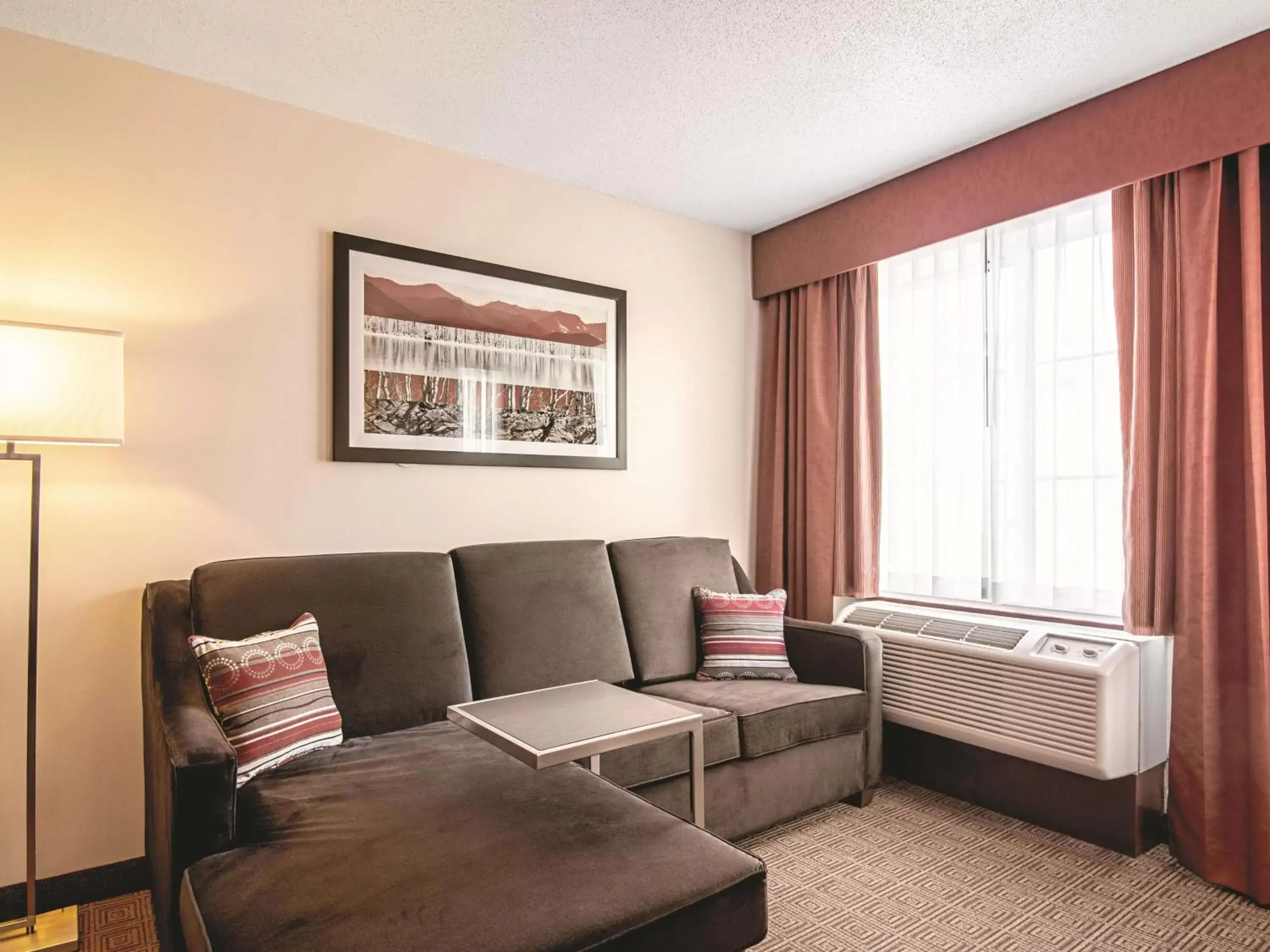 Photo of the whole room, Seating Area in La Quinta Inn by Wyndham Vancouver Airport