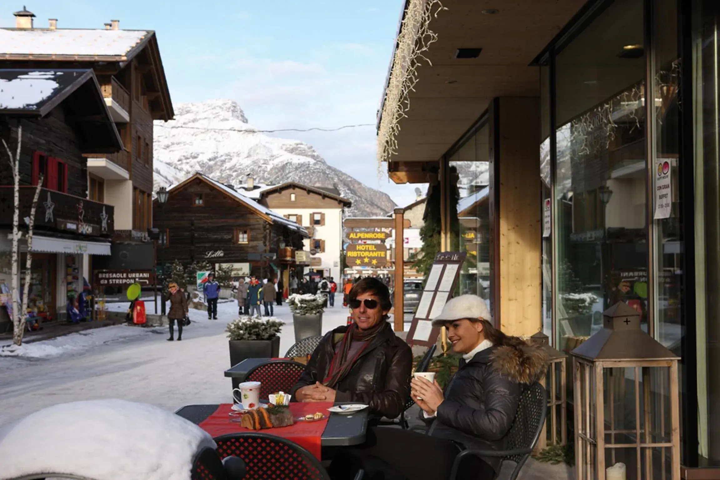 Breakfast, Patio/Outdoor Area in Hotel Concordia