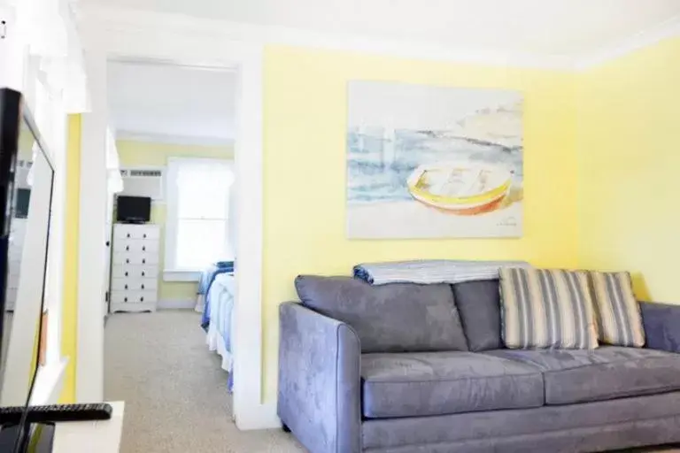 Seating Area in 2 River Road Inn Cottages