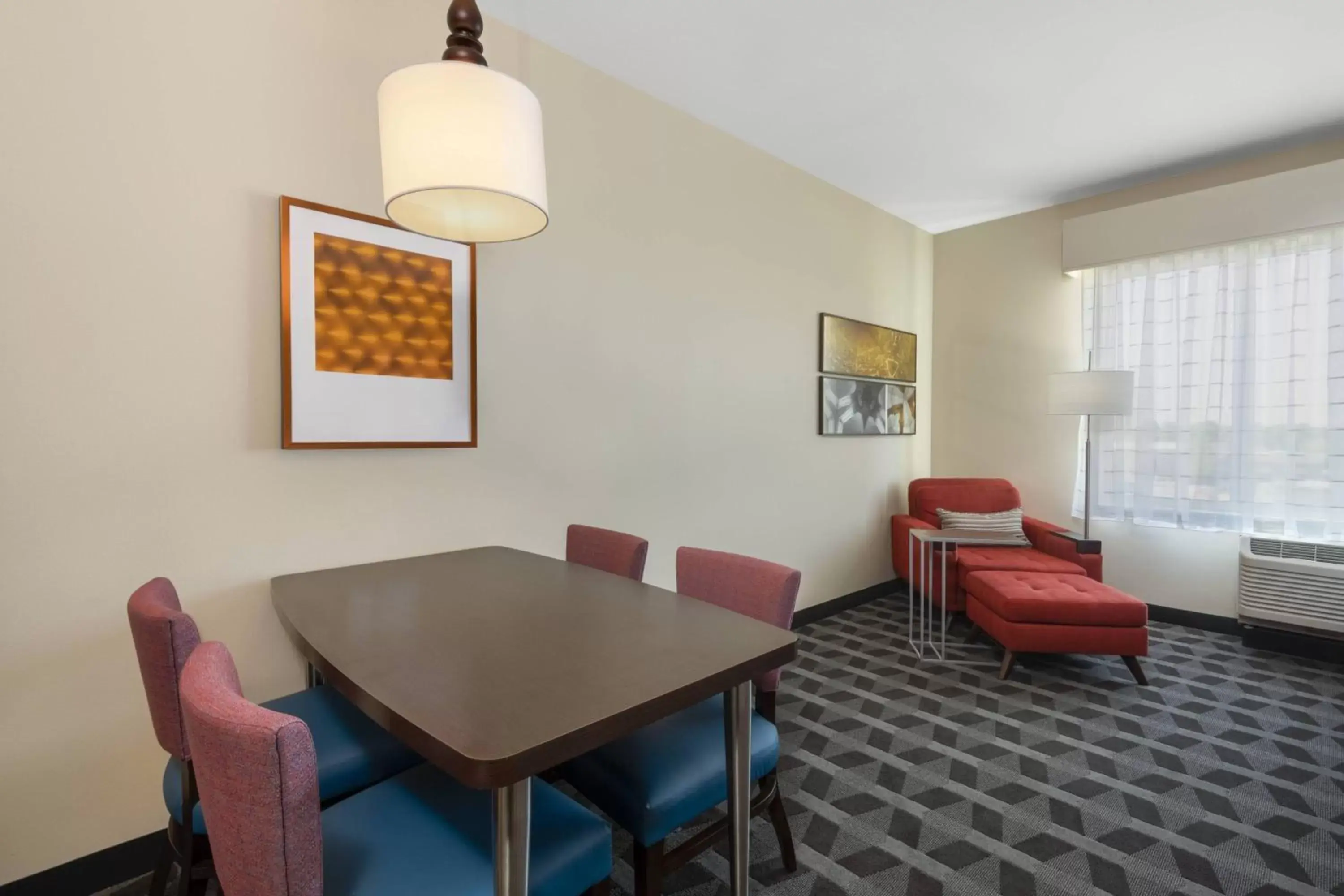 Photo of the whole room, Dining Area in TownePlace Suites by Marriott St. Louis Edwardsville, IL