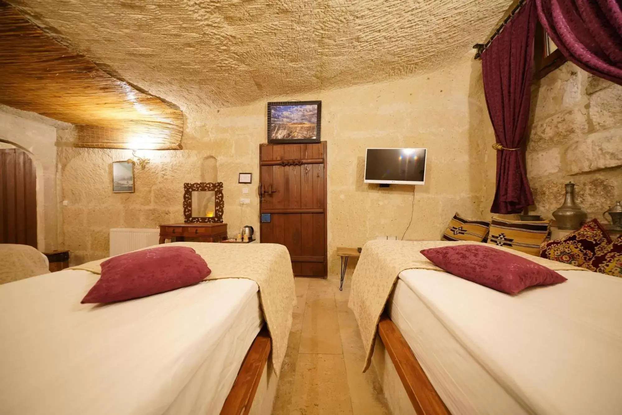 Bed in Cappadocia Nar Cave House & Hot Swimming Pool