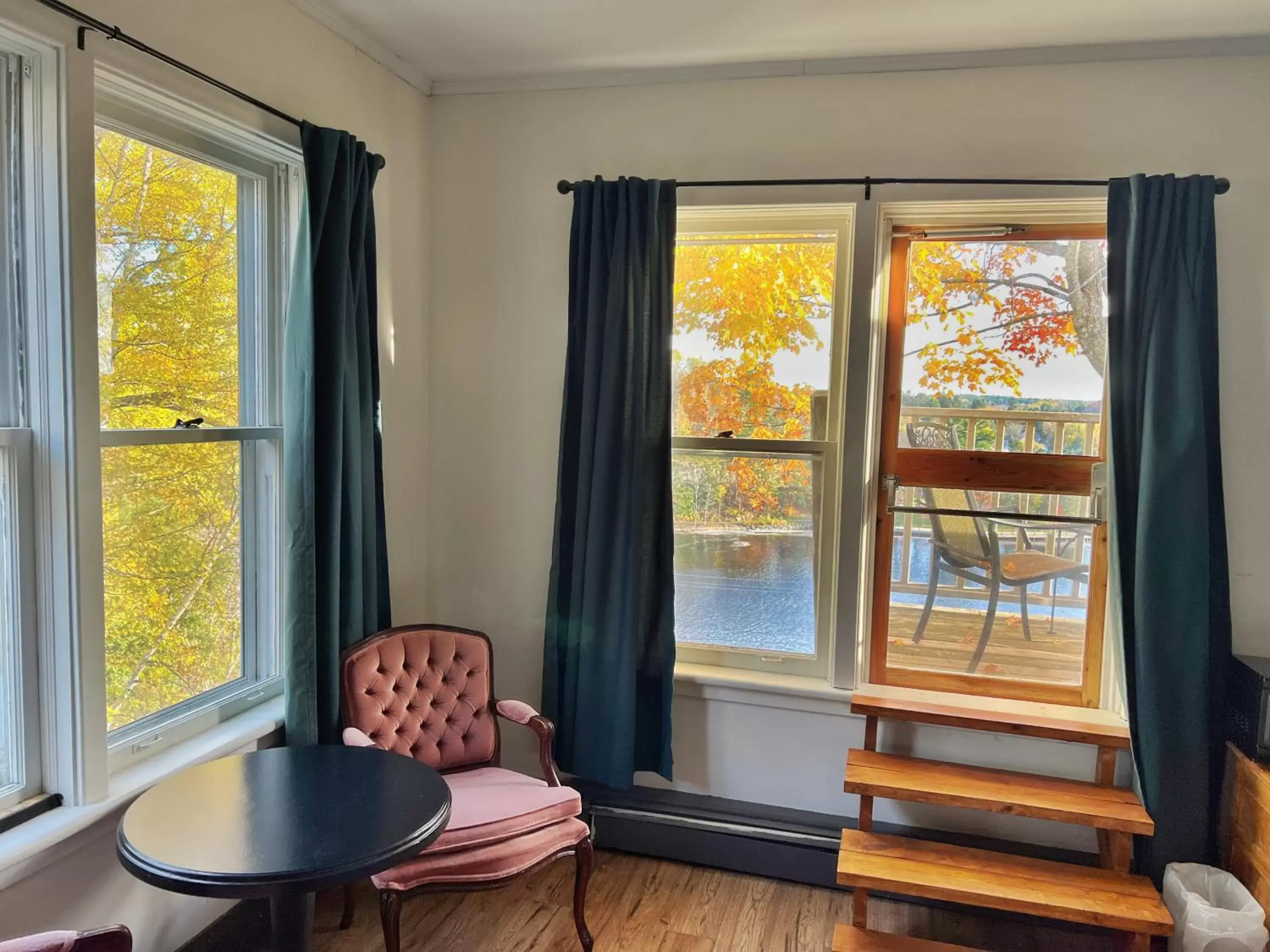 Balcony/Terrace, Seating Area in Inn at the Falls