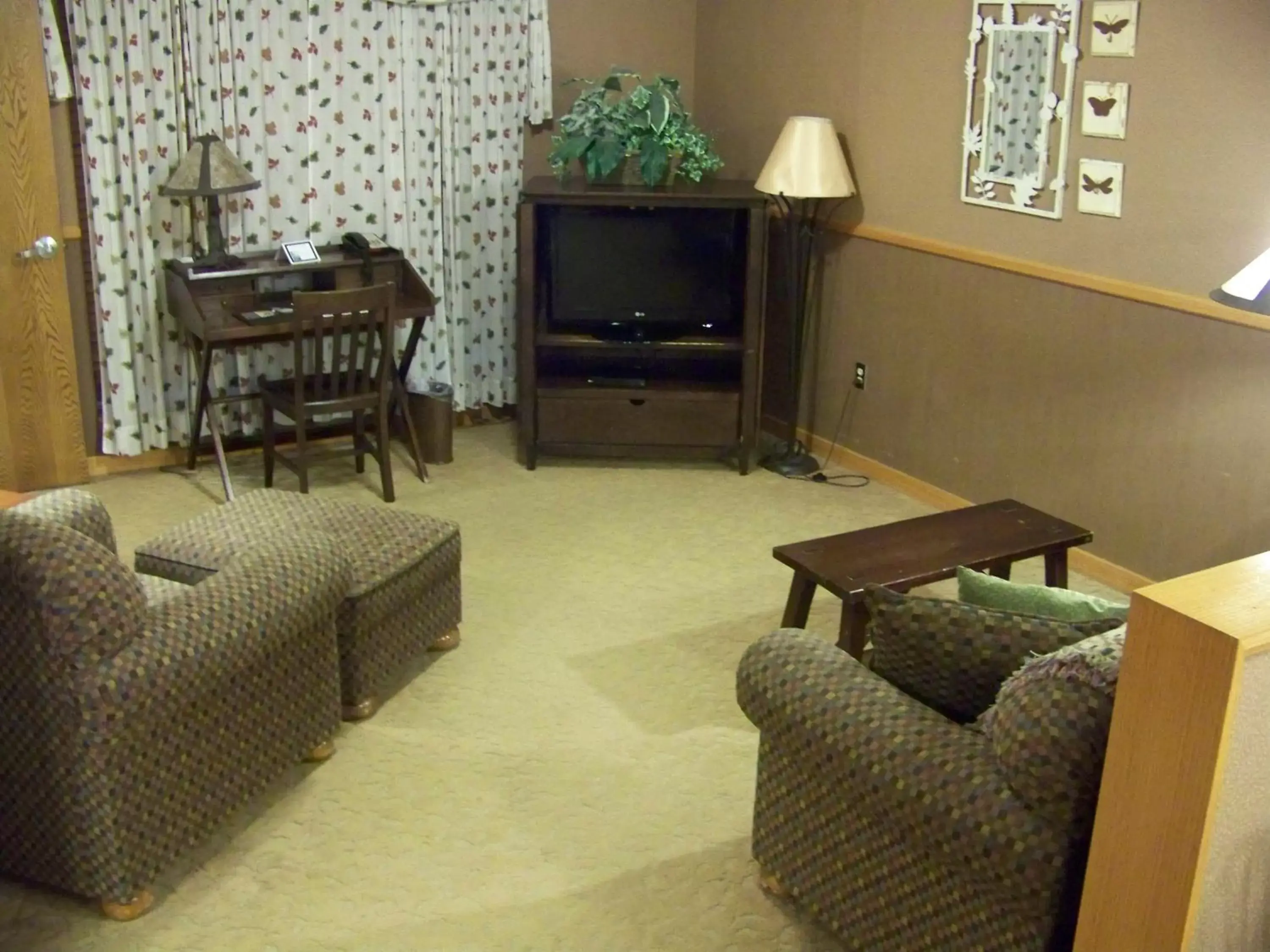 Deluxe Queen Suite in Clifty Inn