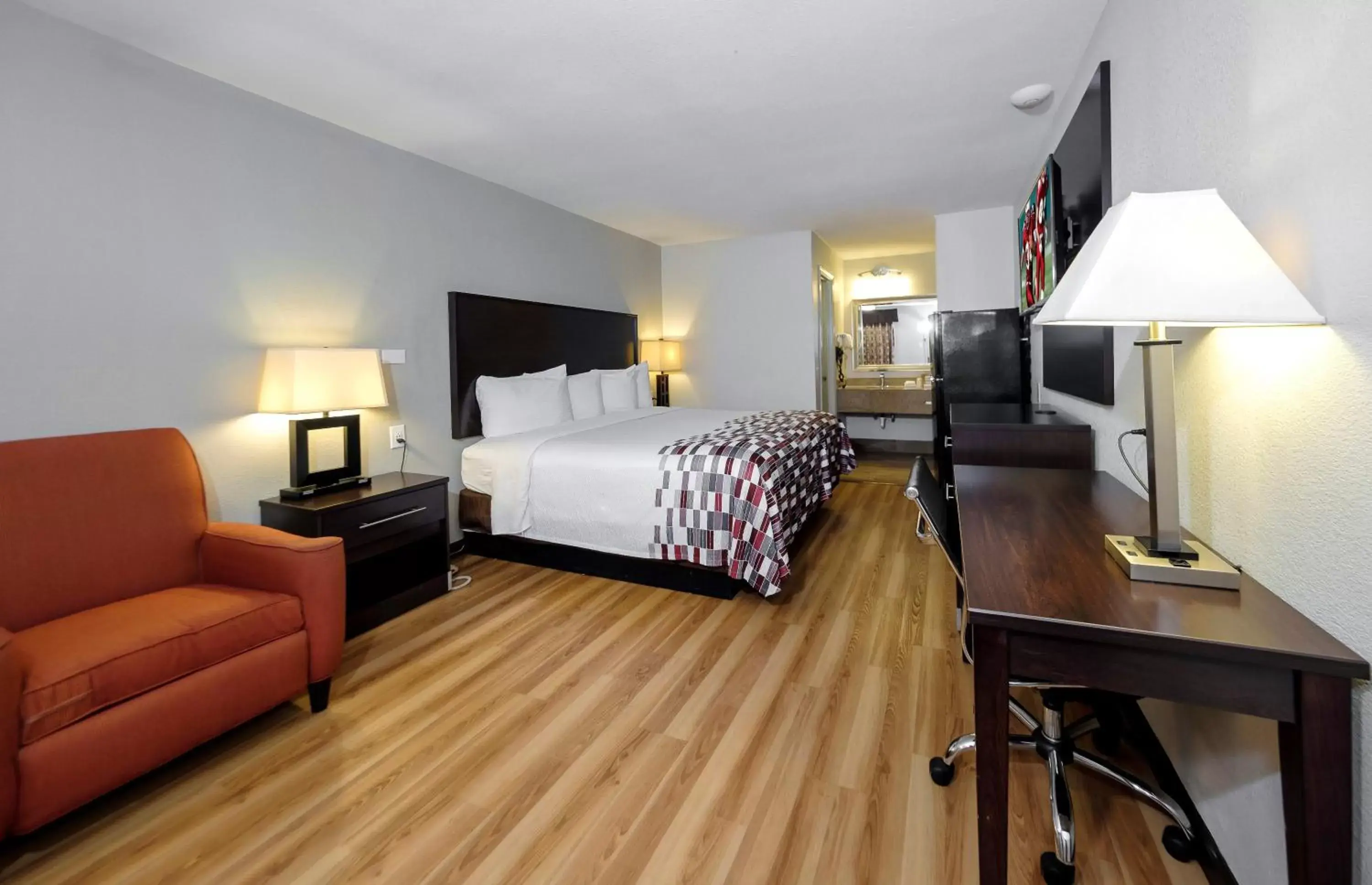 Photo of the whole room, Room Photo in Red Roof Inn Arlington - Entertainment District