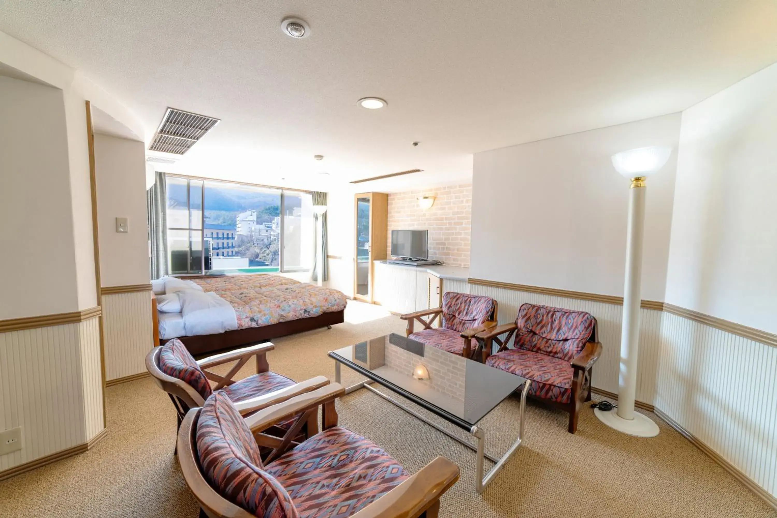 Photo of the whole room, Seating Area in Kusatsu Onsen Daitokan