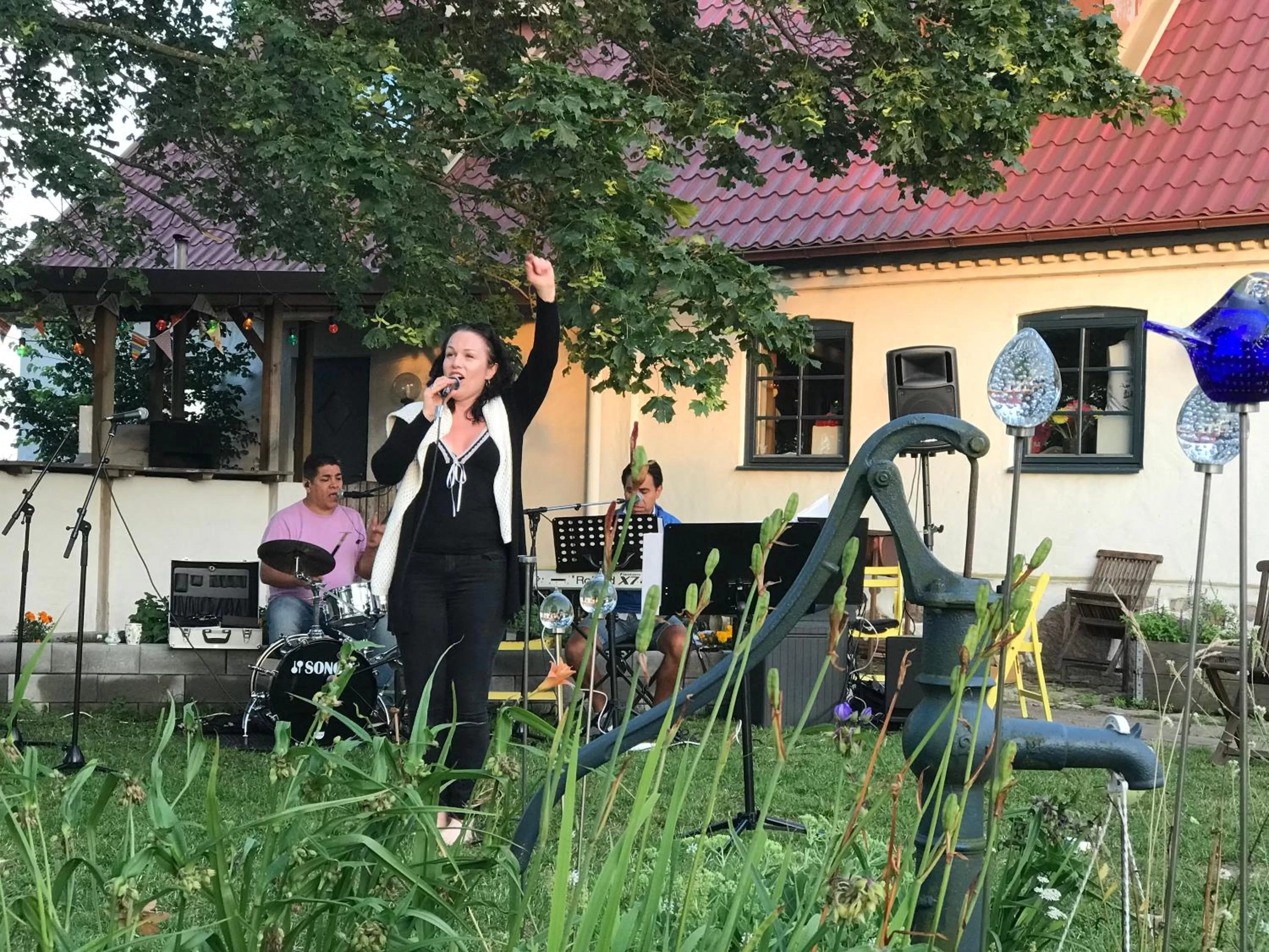 Garden in Tryde 1303 B&B på Österlen