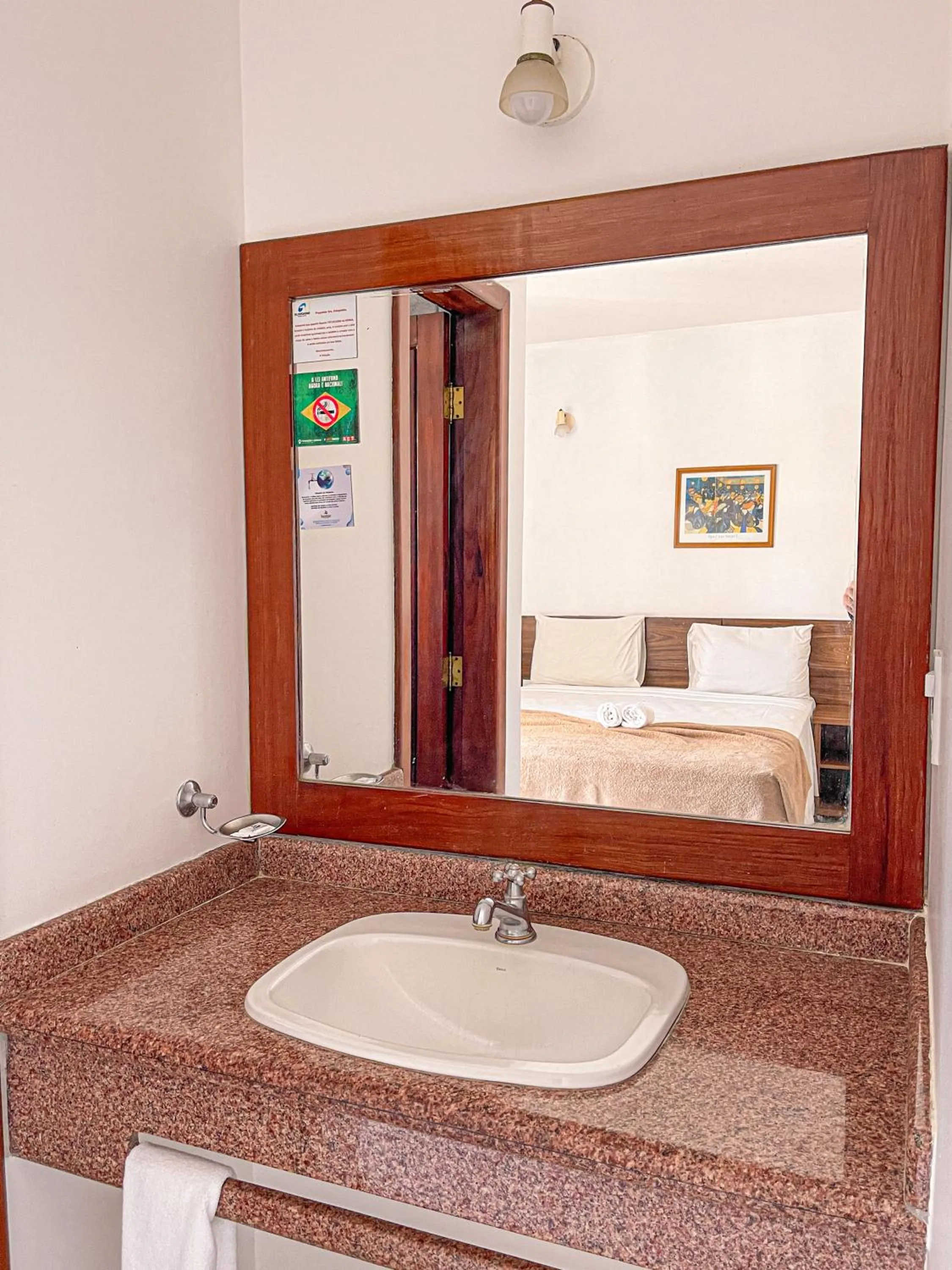 Bathroom, Bed in Sunshine Praia Hotel