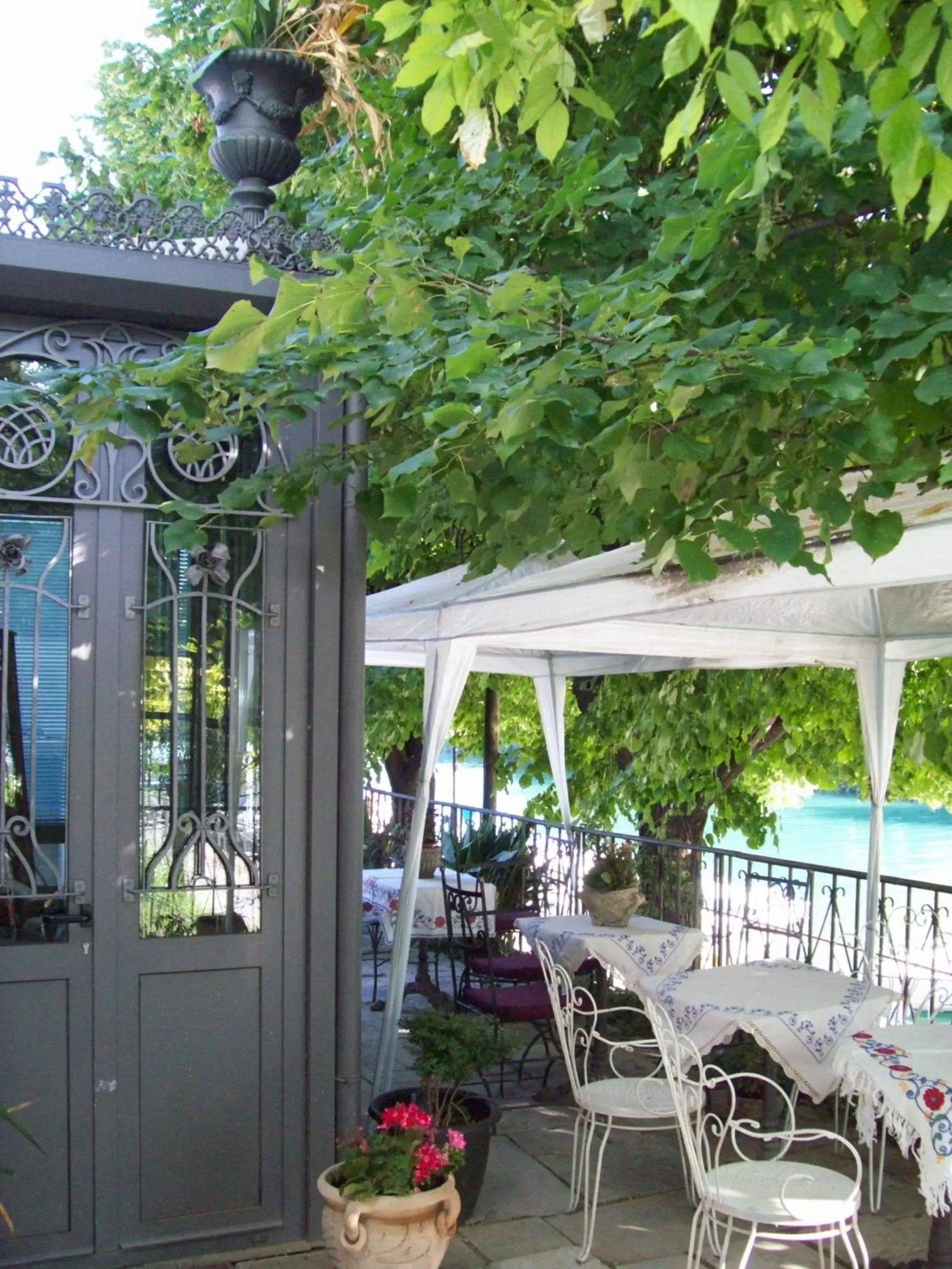 Twin Room with Private Bathroom in Villa Fiorita Twin Room with Private Bathroom in Villa Fiorita