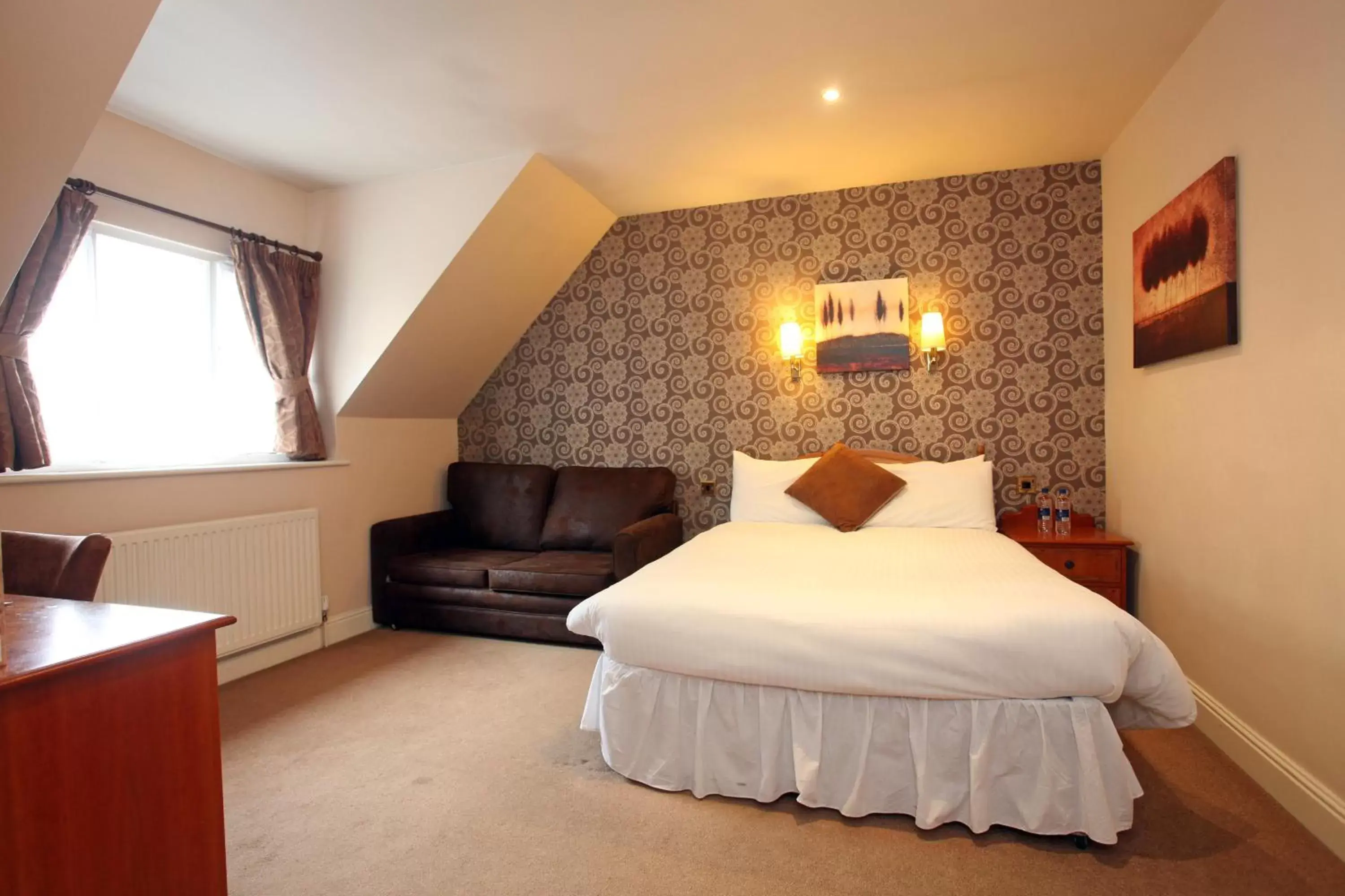 Photo of the whole room, Bed in White Hart, Andover by Marston's Inns