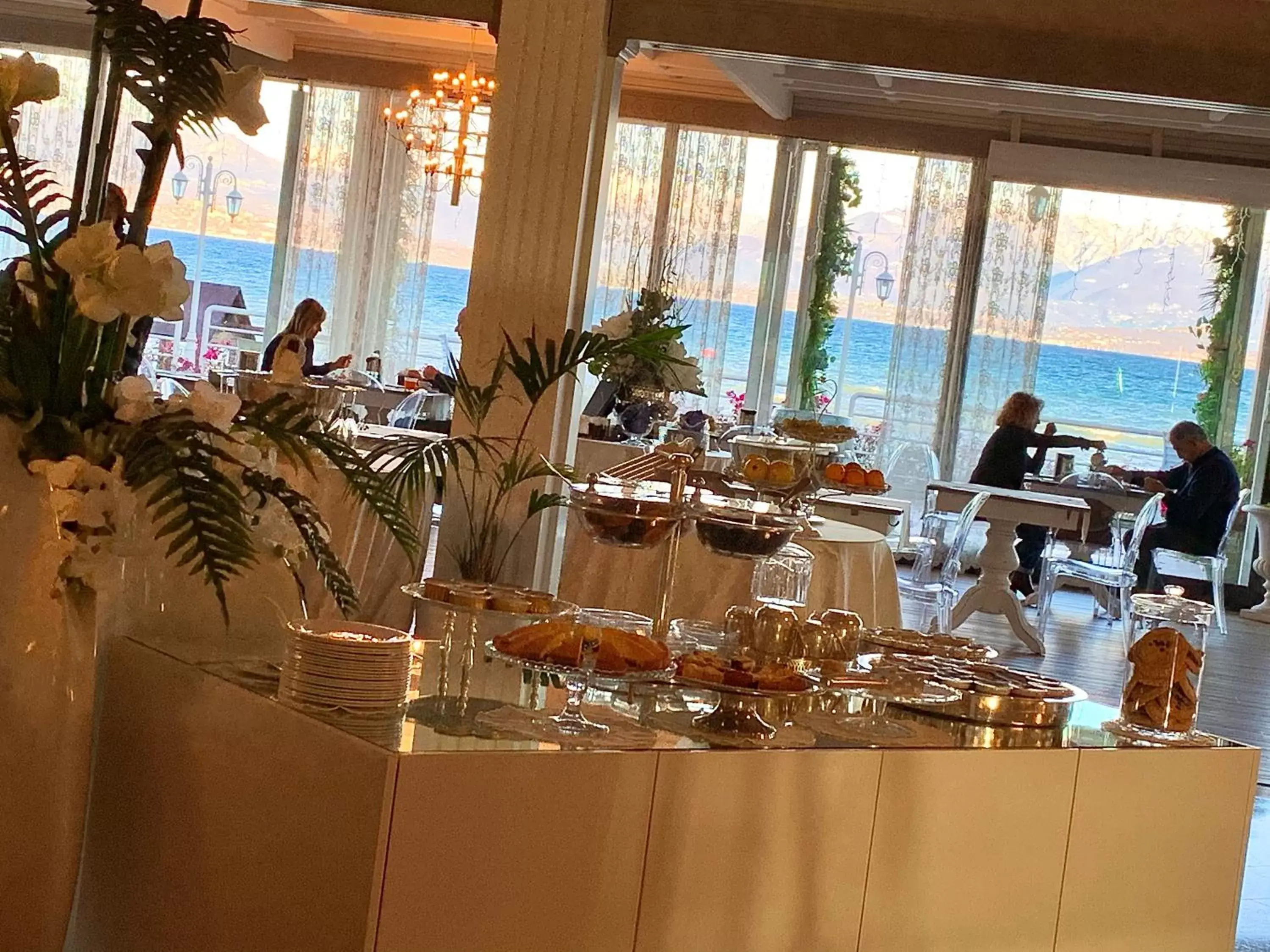 Buffet breakfast, Restaurant/Places to Eat in Hotel Aquila D'Oro Desenzano