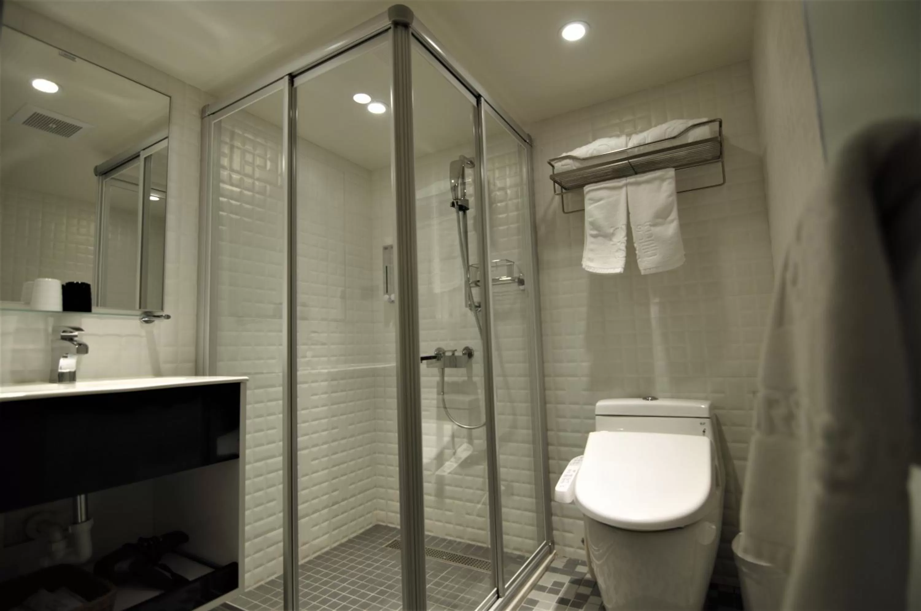 Shower in 泊居旅店二館 Oursinn Hotel 2