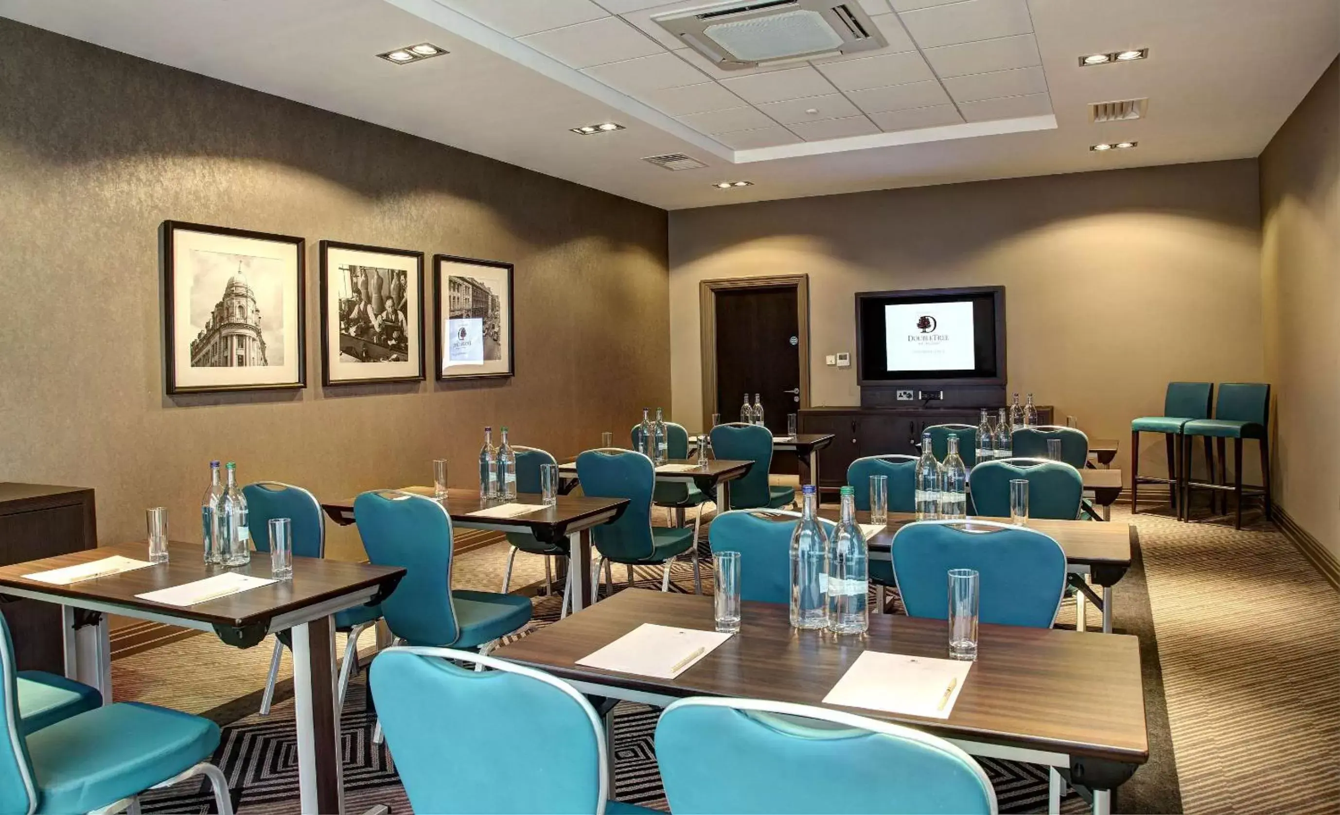 Meeting/conference room, Restaurant/Places to Eat in Doubletree by Hilton Edinburgh City Centre
