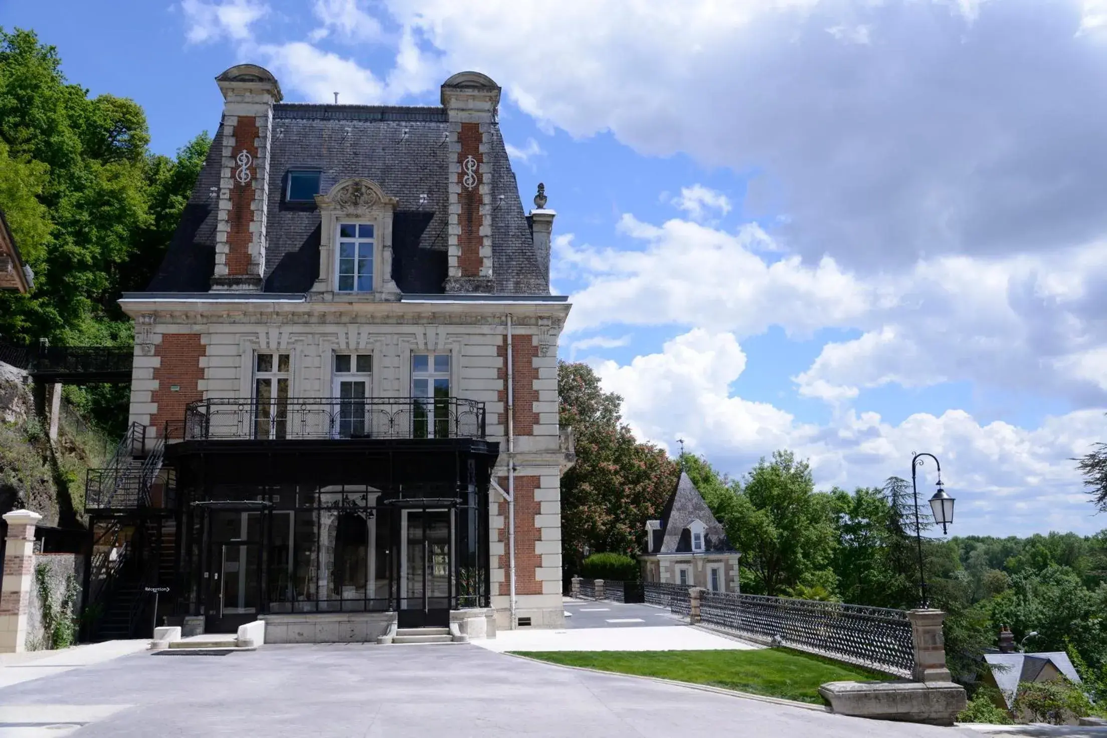 Facade/entrance, Property Building in Art Hotel