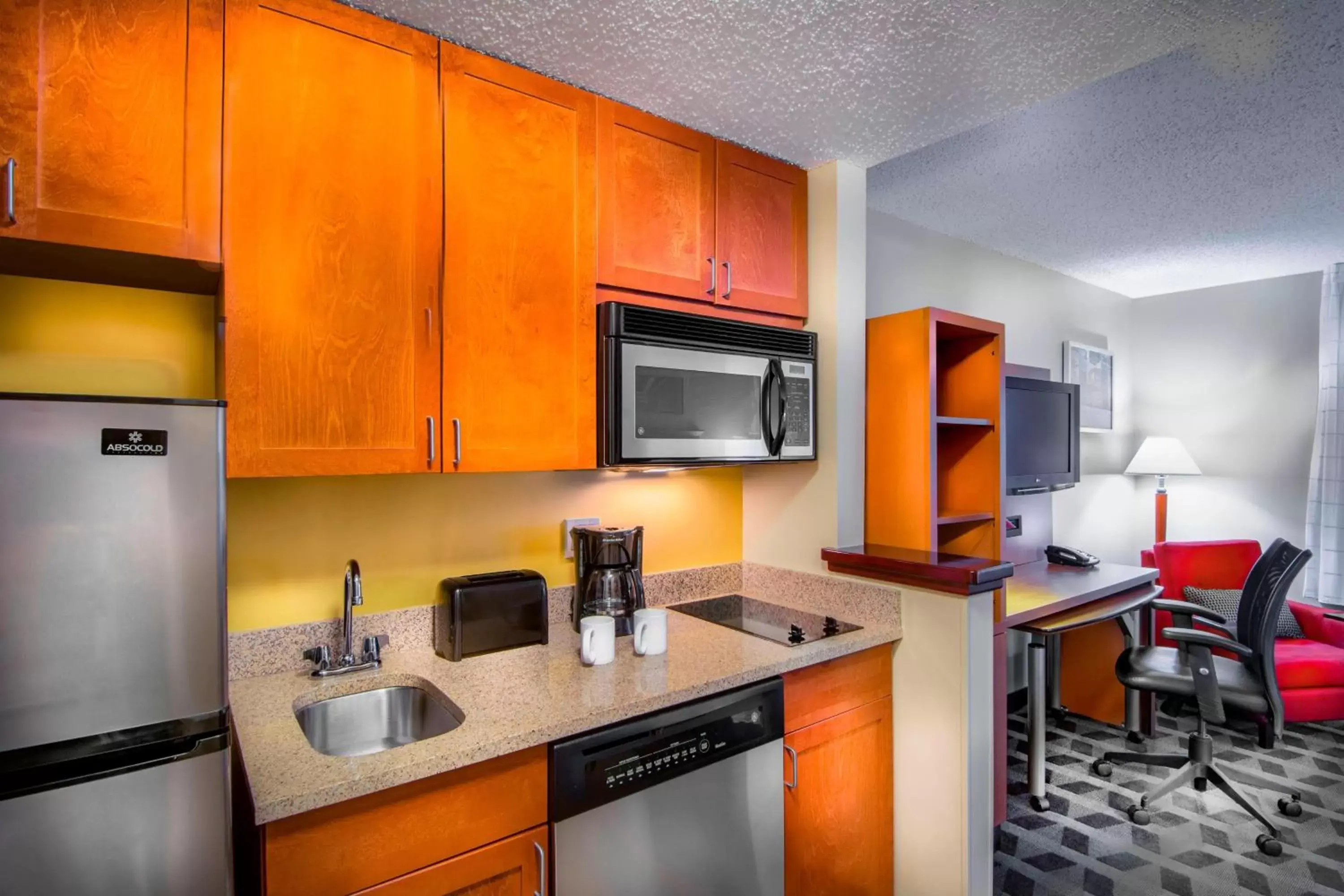 Kitchen or kitchenette, Kitchen/Kitchenette in TownePlace Suites by Marriott Baltimore BWI Airport