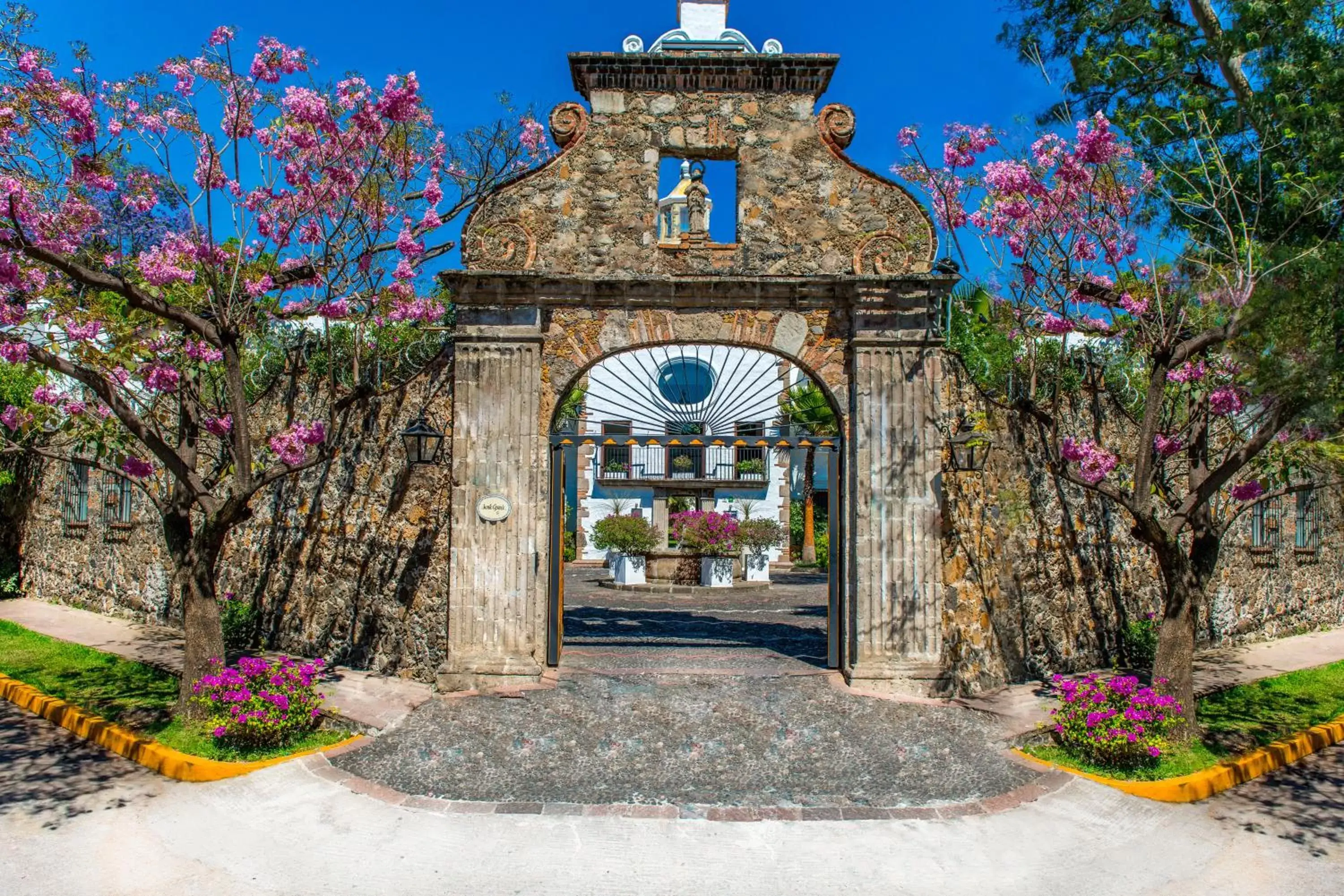 Facade/entrance in Anticavilla Hotel