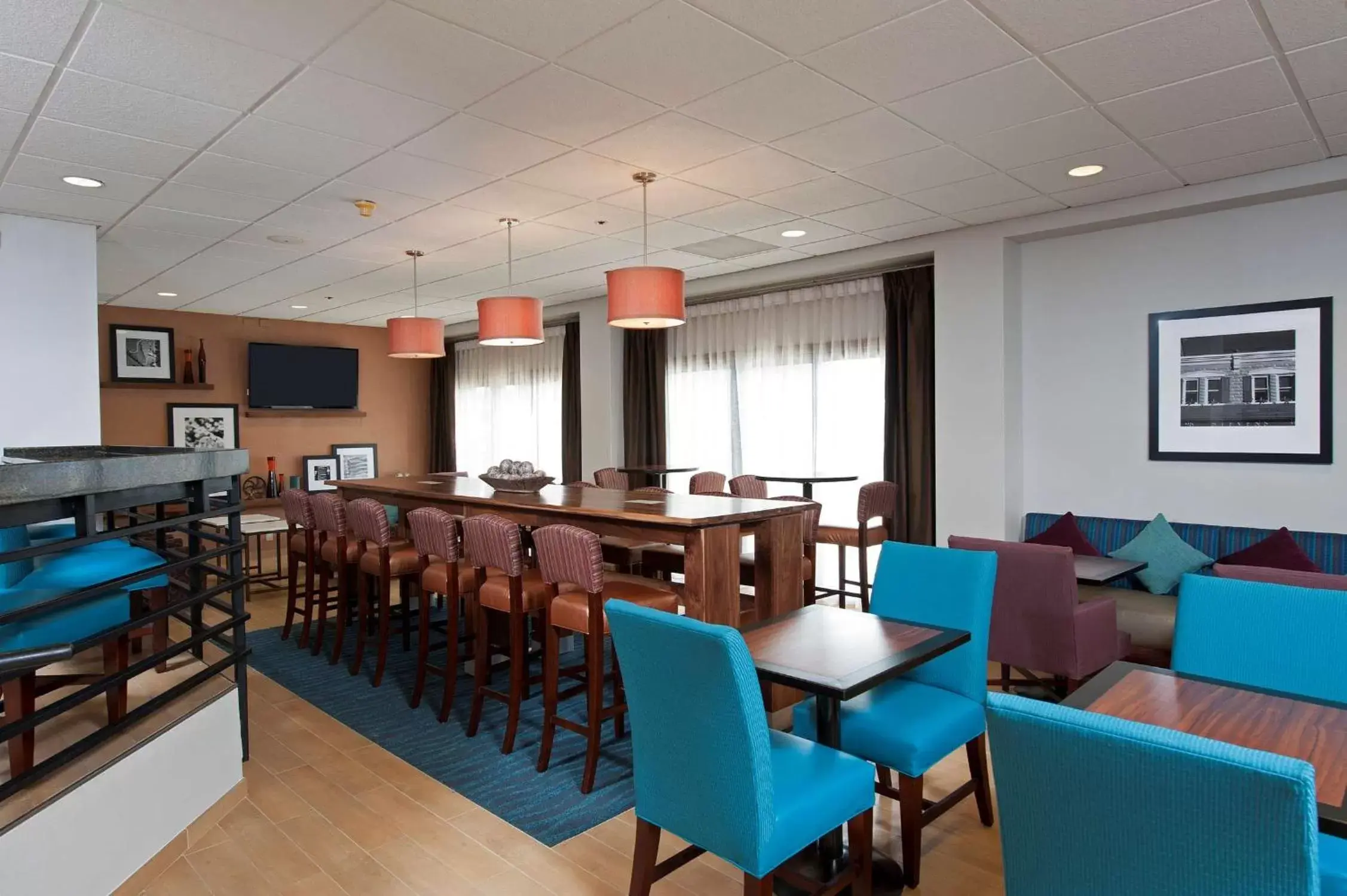 Lobby or reception, Restaurant/Places to Eat in Hampton Inn Bloomington