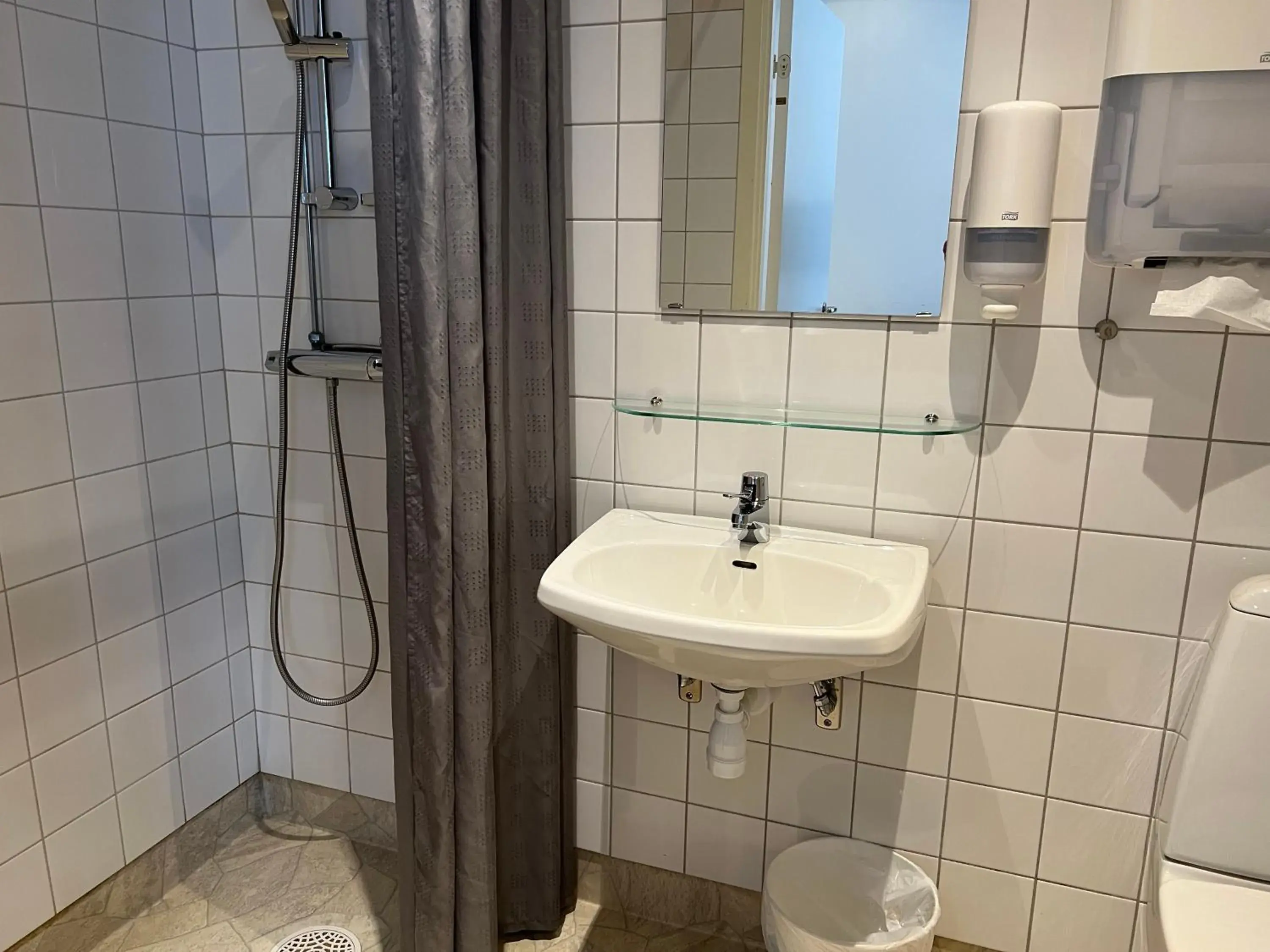 Shower, Bathroom in Sidsjö Hotell & Konferens