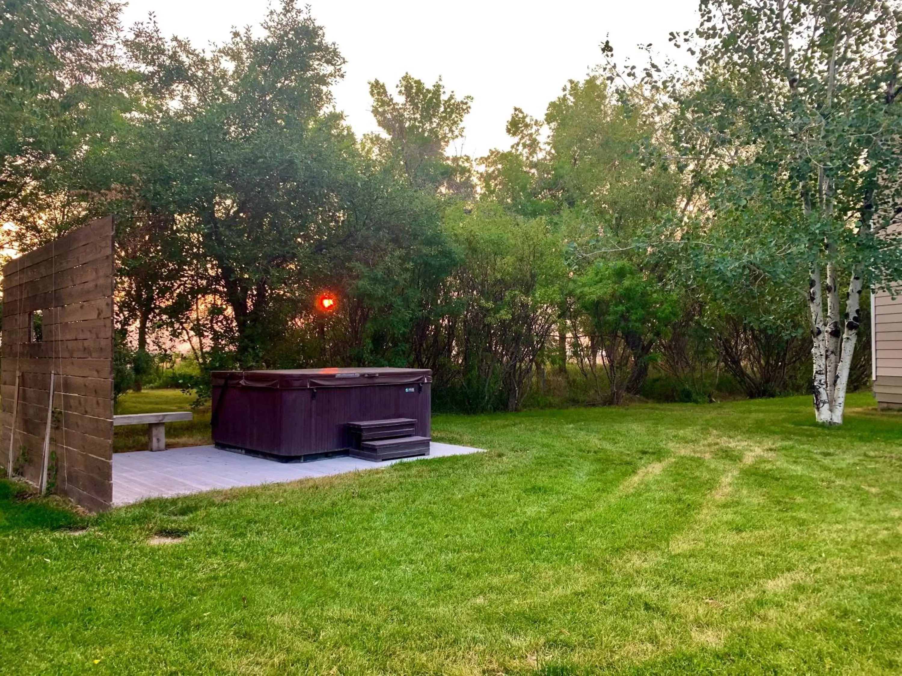 Hot Tub, Garden in Fox Hollow Inn