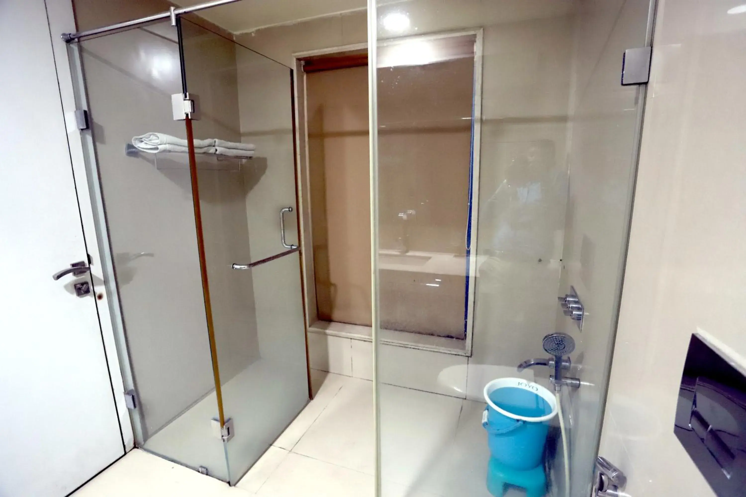 Shower, Bathroom in HOTEL BLUE PEARL