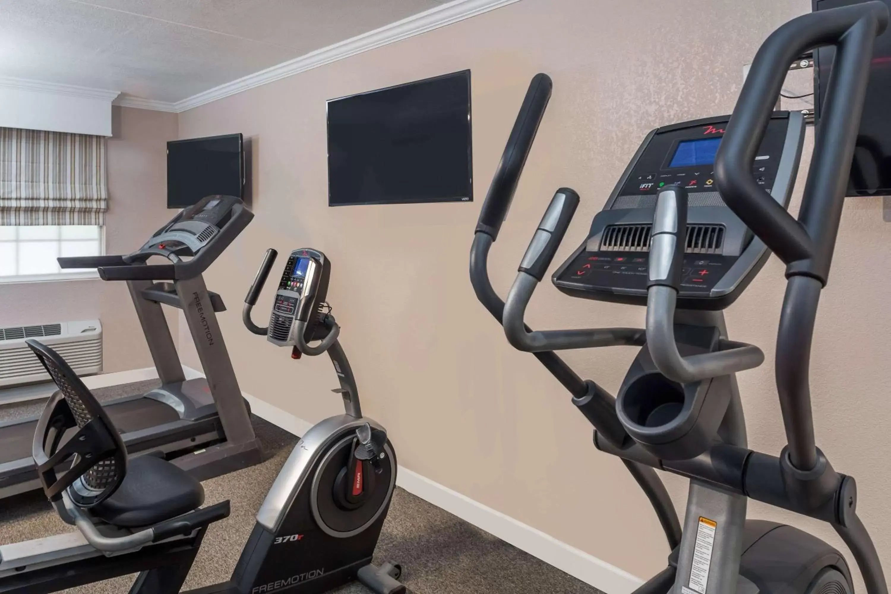 Fitness centre/facilities, Fitness Center/Facilities in Casa Bella Inn & Suites