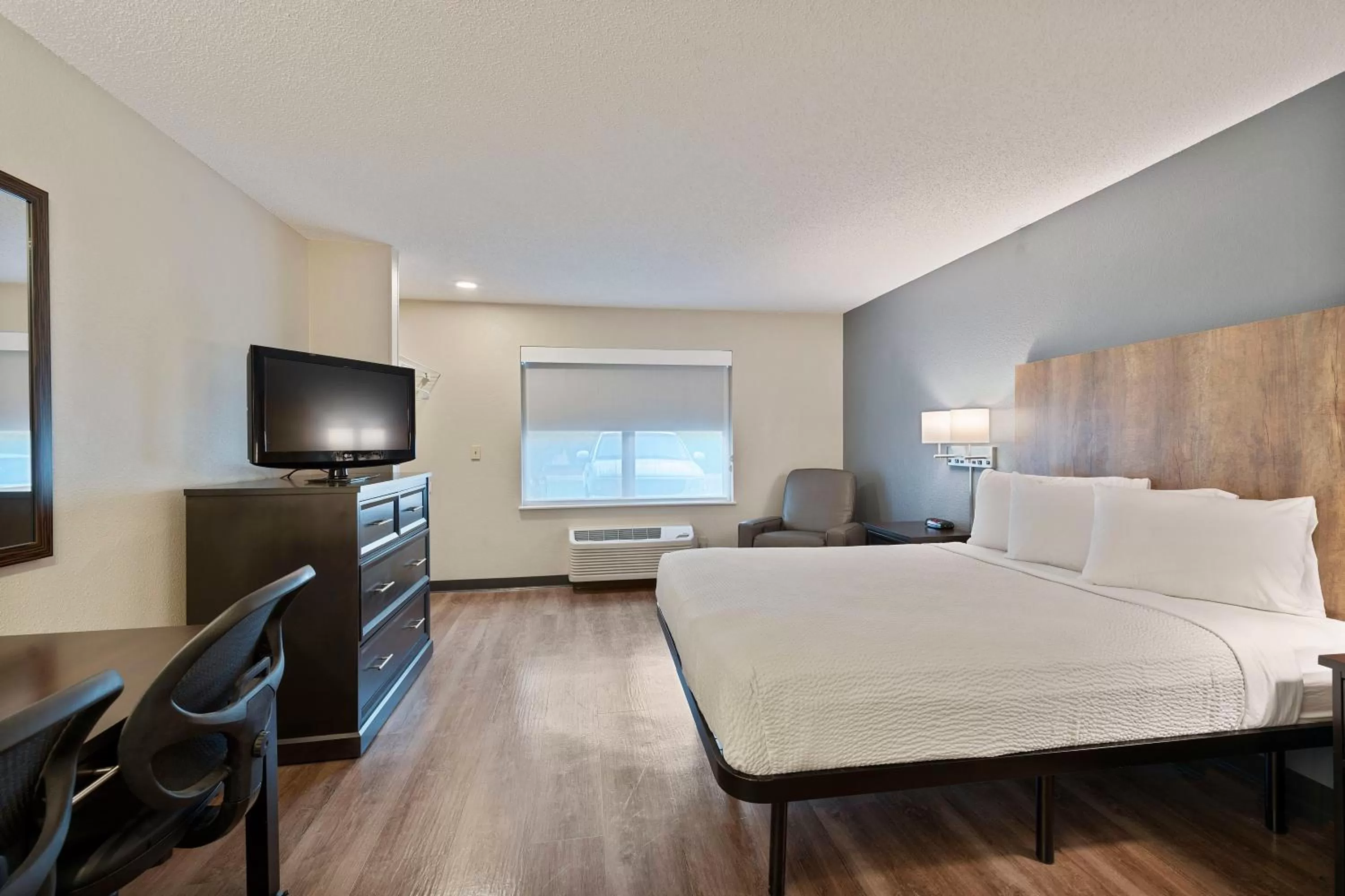 Bed in Extended Stay America Select Suites - Charlotte - Tyvola Rd