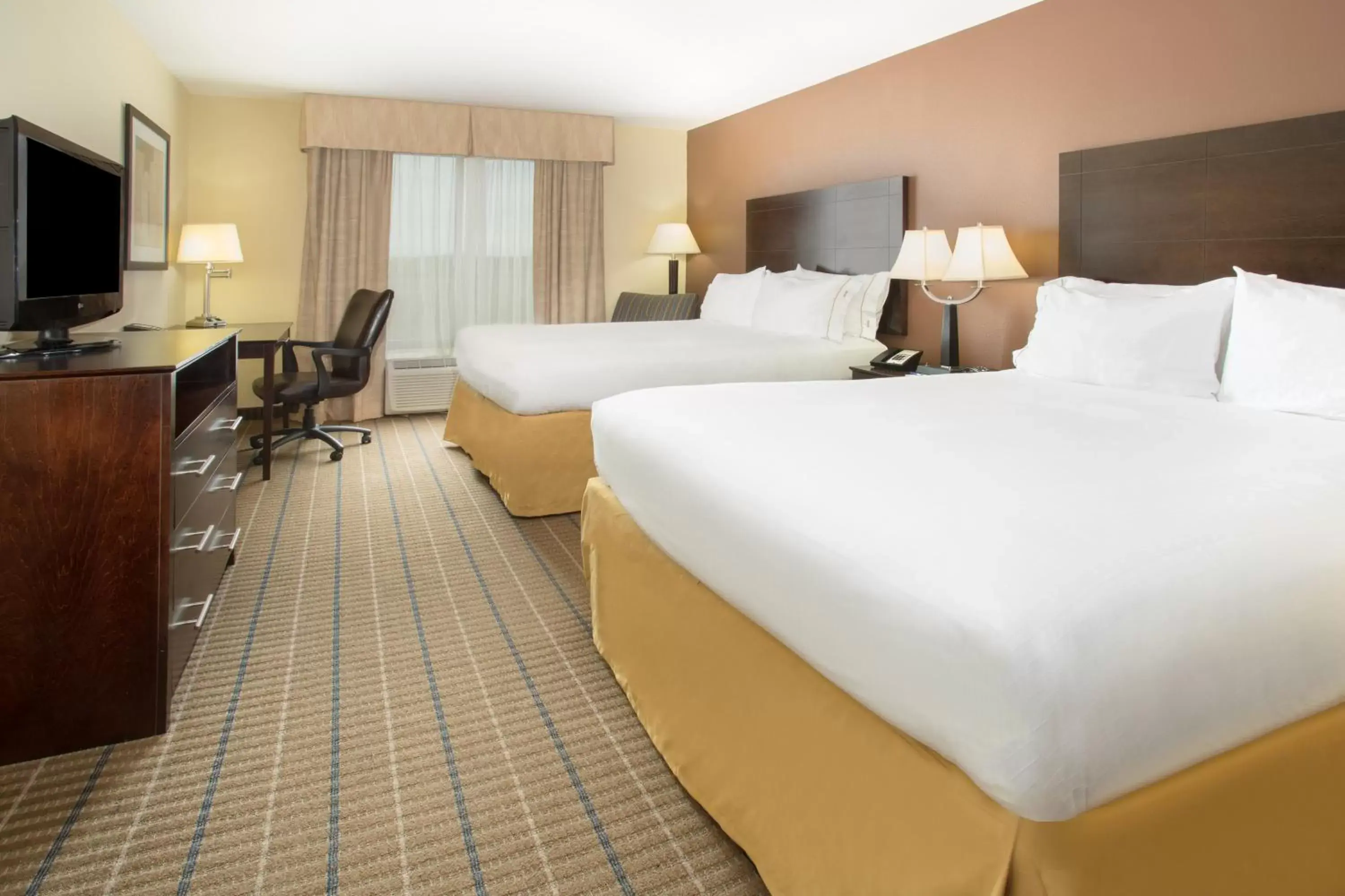 Queen Room with Two Queen Beds in Holiday Inn Express and Suites Hotel - Pauls Valley, an IHG Hotel Queen Room with Two Queen Beds in Holiday Inn Express and Suites Hotel - Pauls Valley, an IHG Hotel