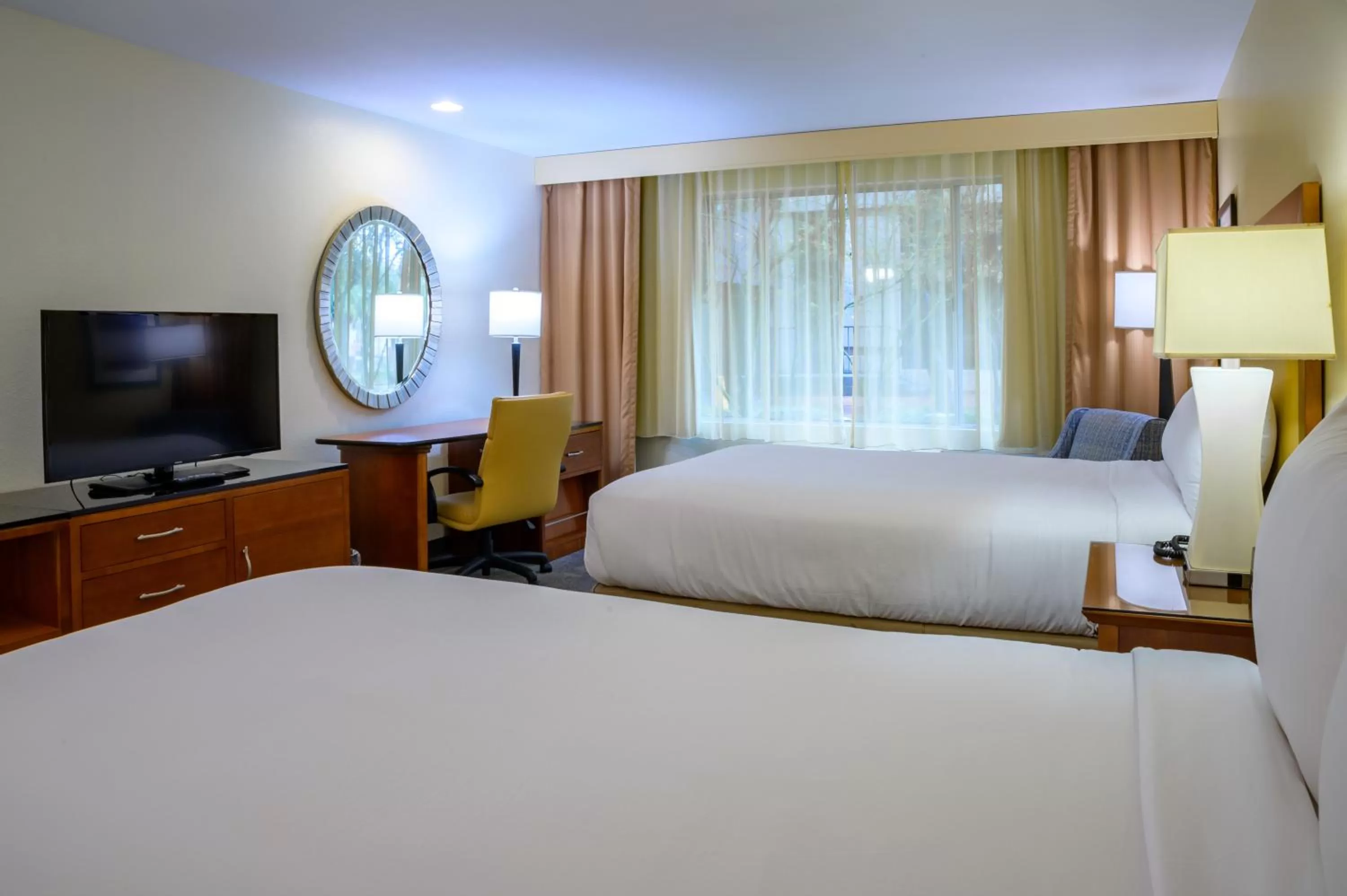 Bed in Airtel Plaza Hotel