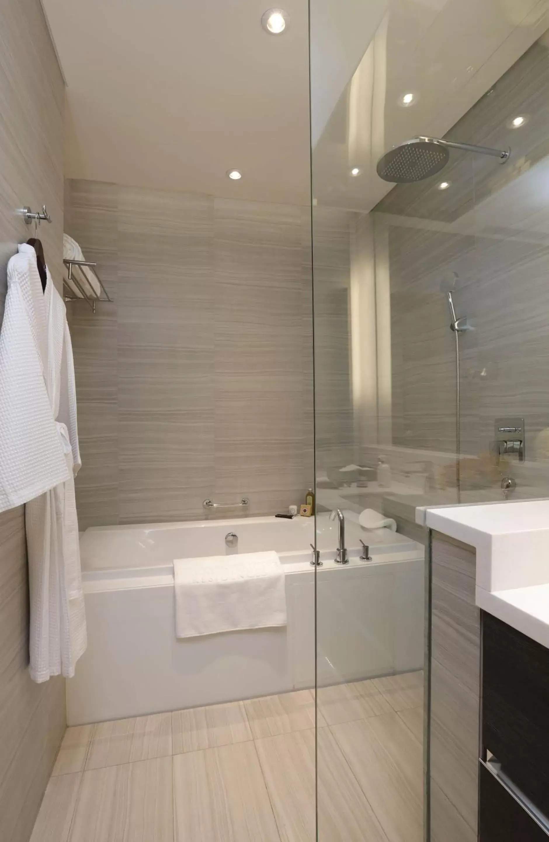 Bathroom in Makati Diamond Residences