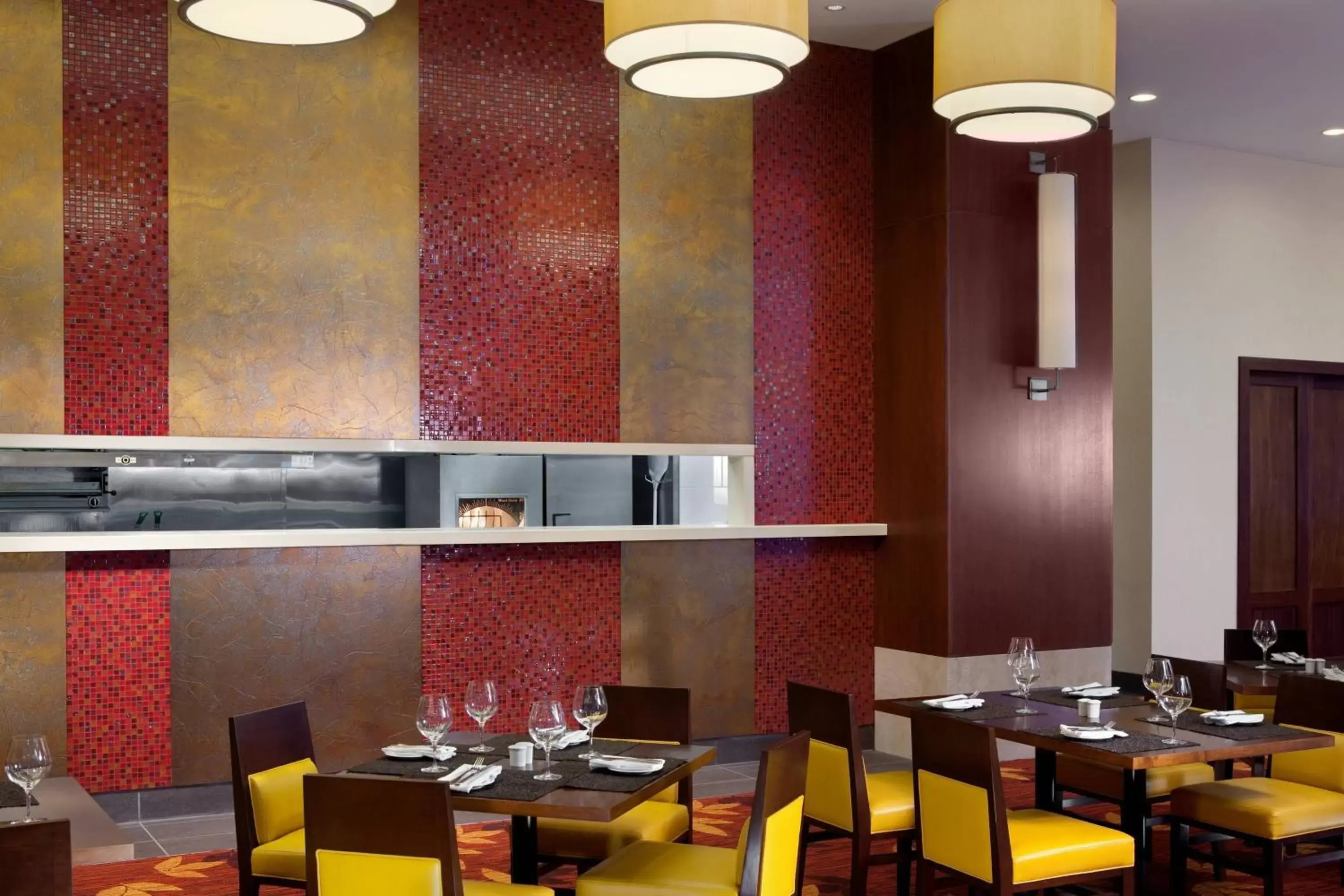 Kitchen or kitchenette, Restaurant/Places to Eat in Ottawa Marriott Hotel