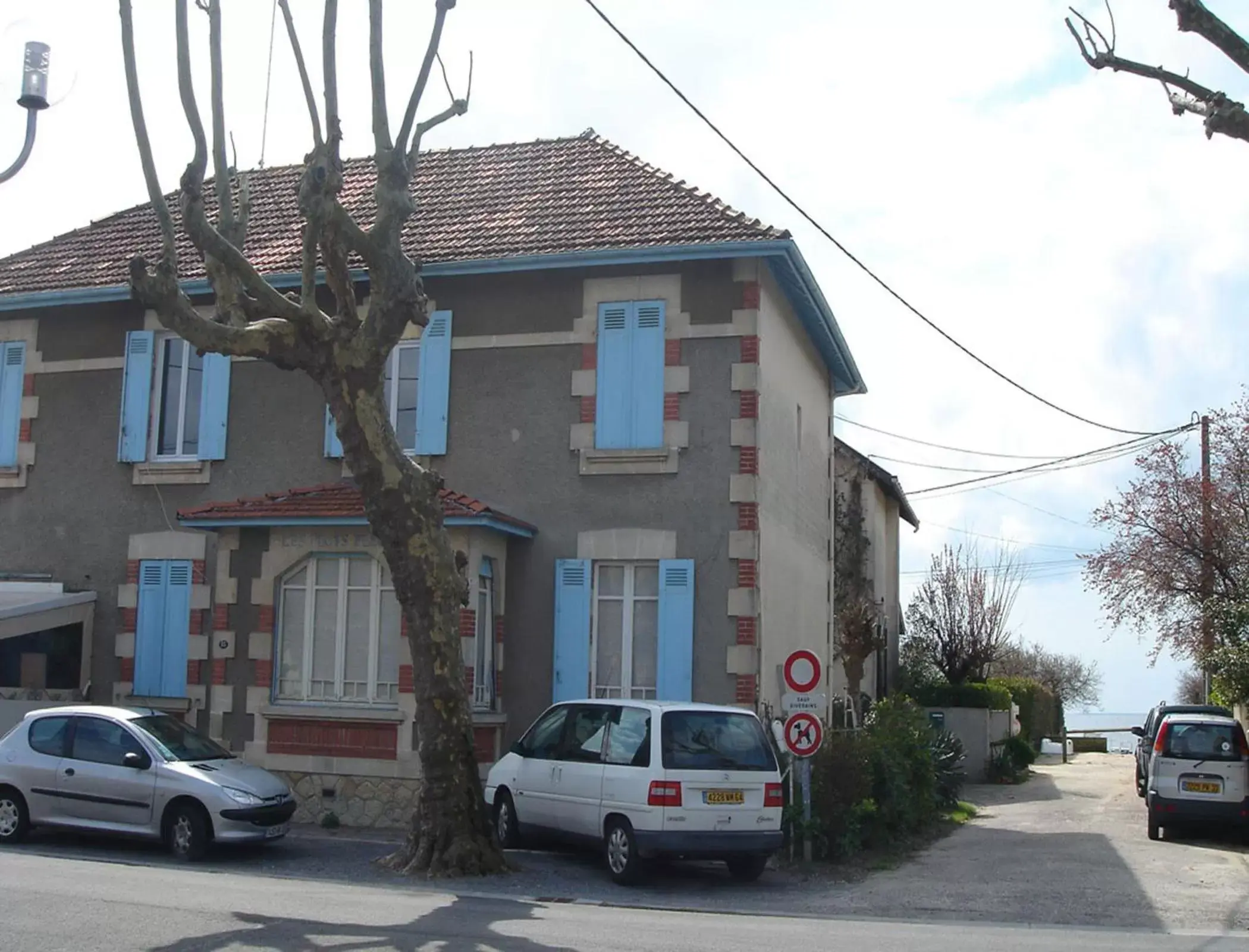 Facade/entrance, Property Building in Les Flots Bleus