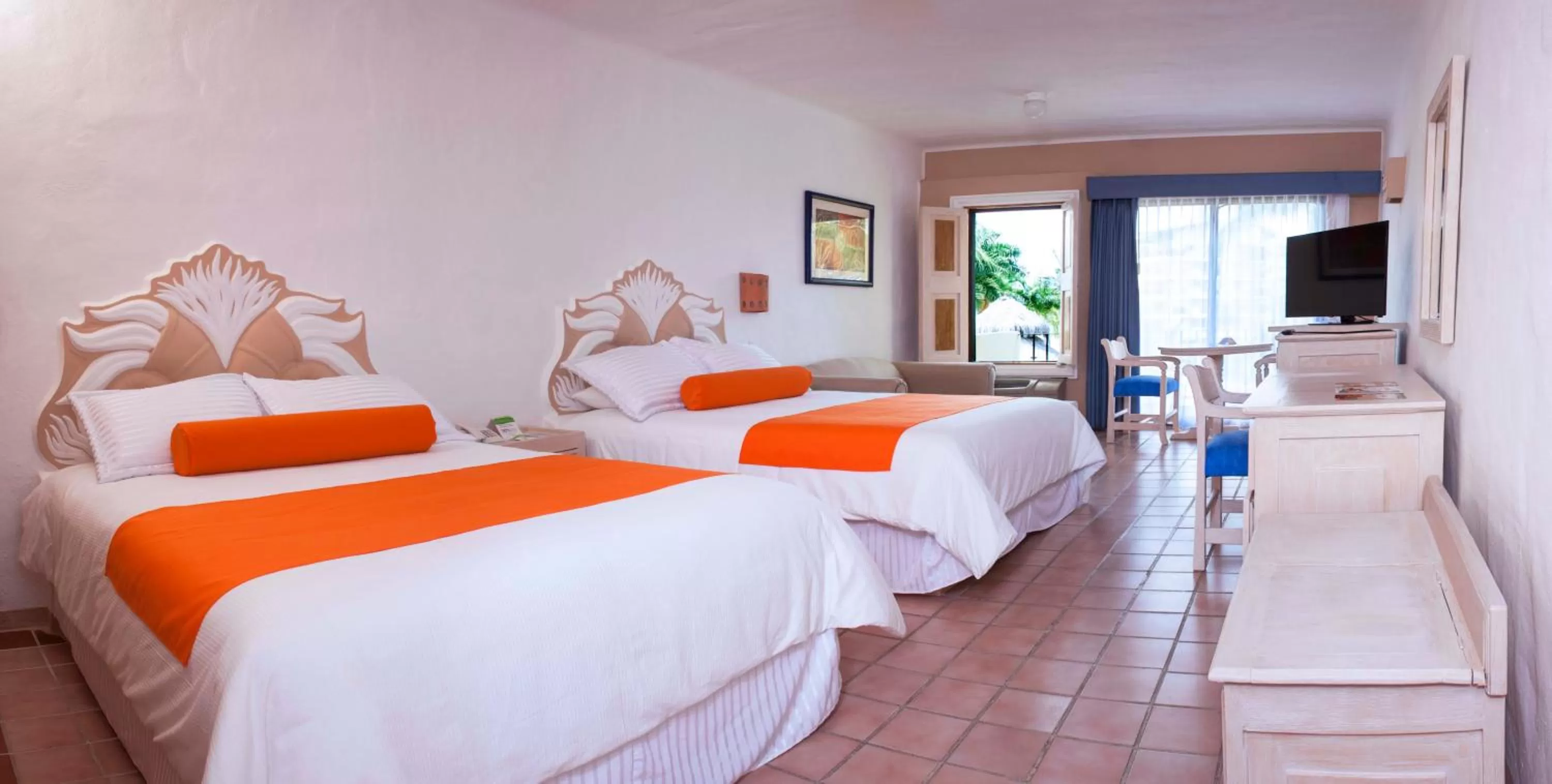 Photo of the whole room, Bed in Flamingo Vallarta Hotel & Marina