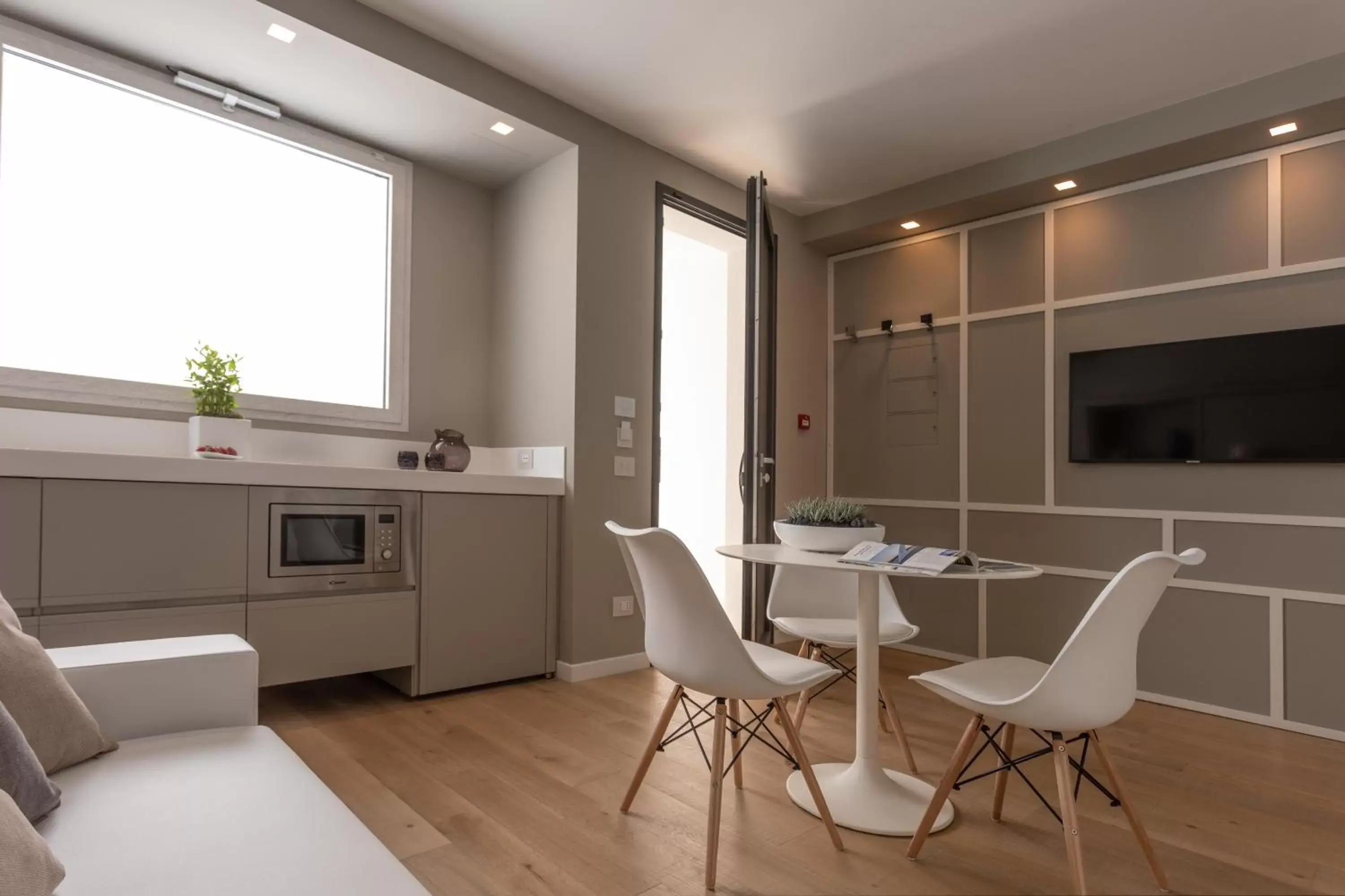 Kitchen or kitchenette, Dining Area in Callistos Hotel & Spa