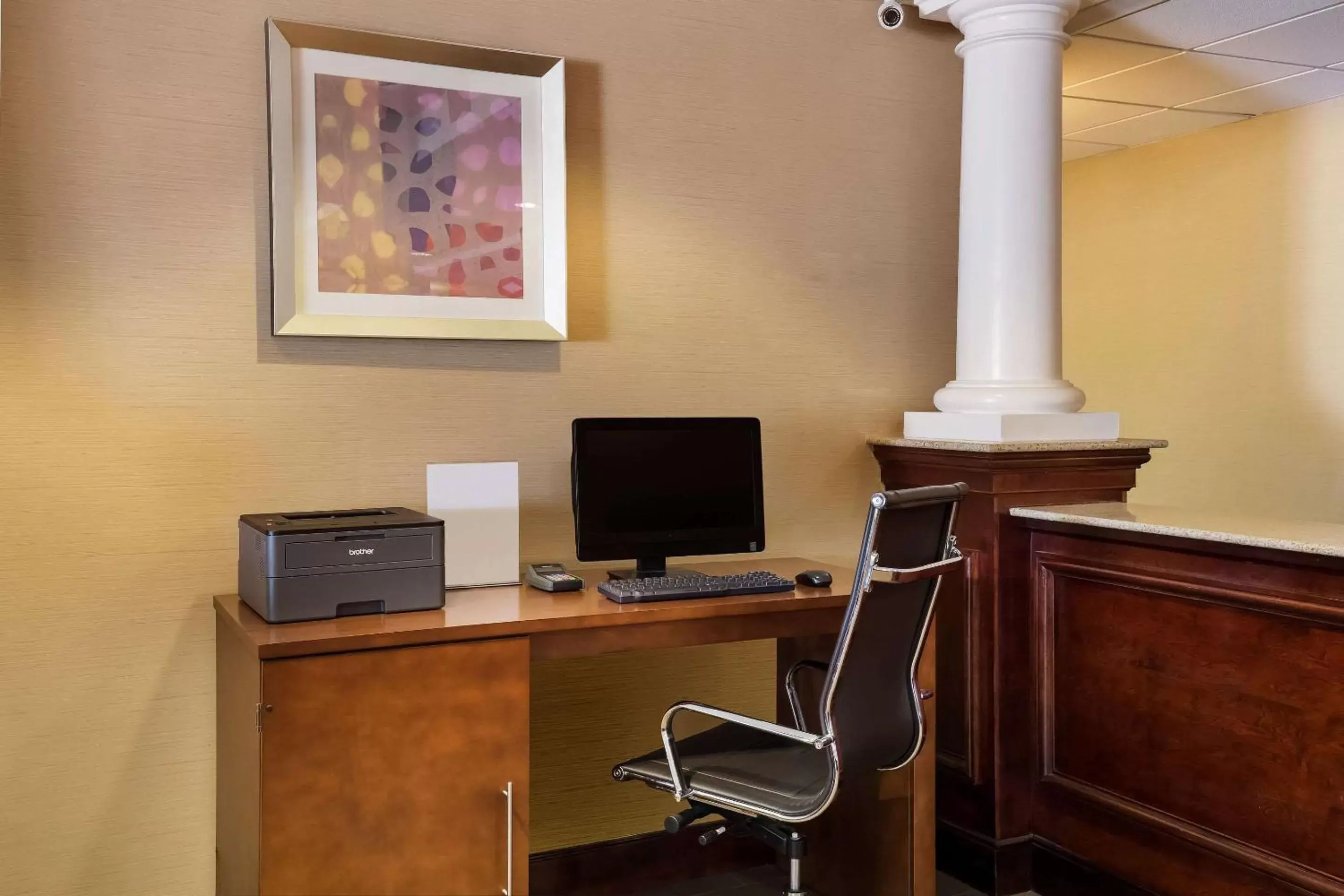 Business facilities in Comfort Suites Near University