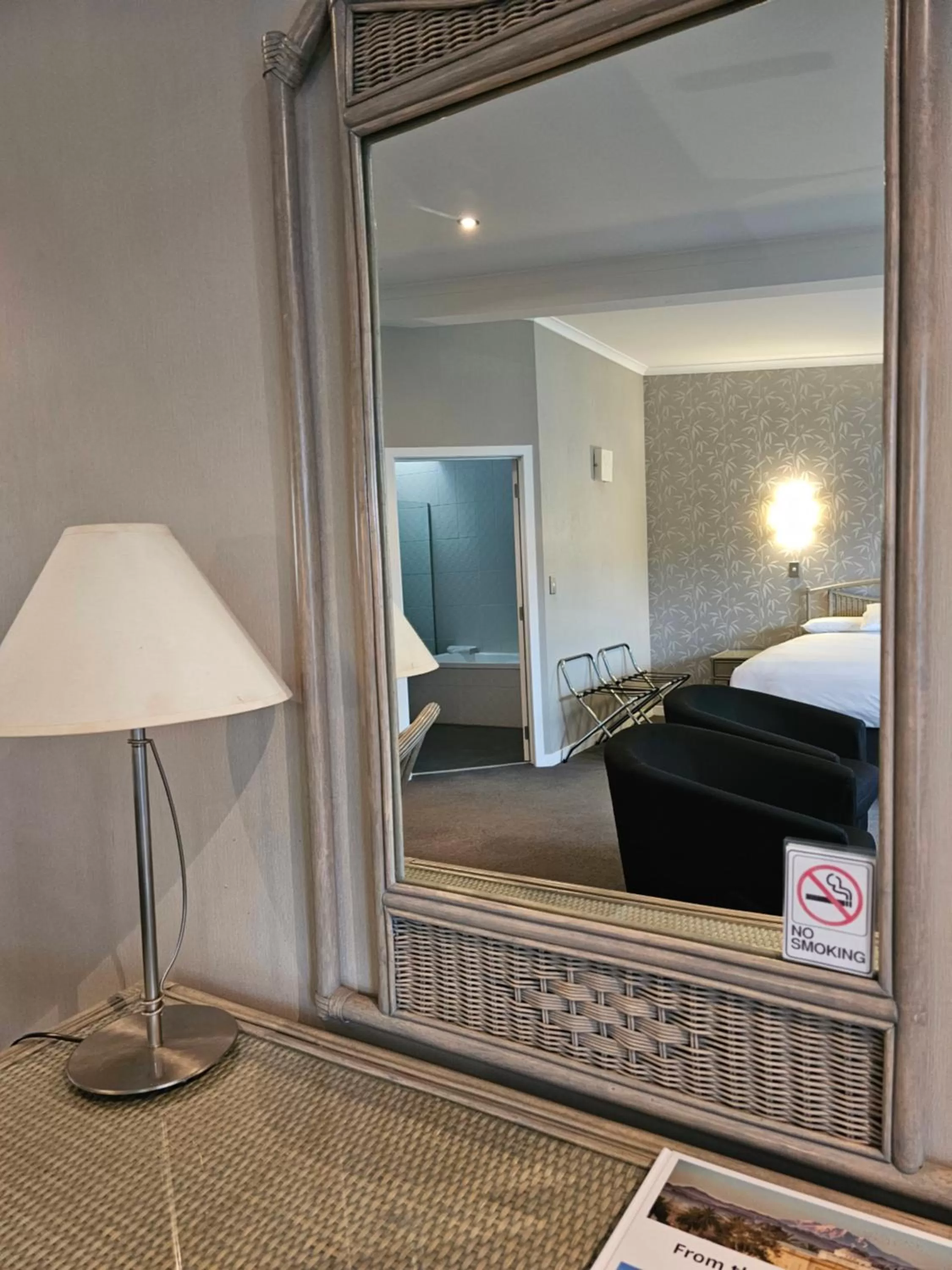 Bedroom, Bed in The Avenue