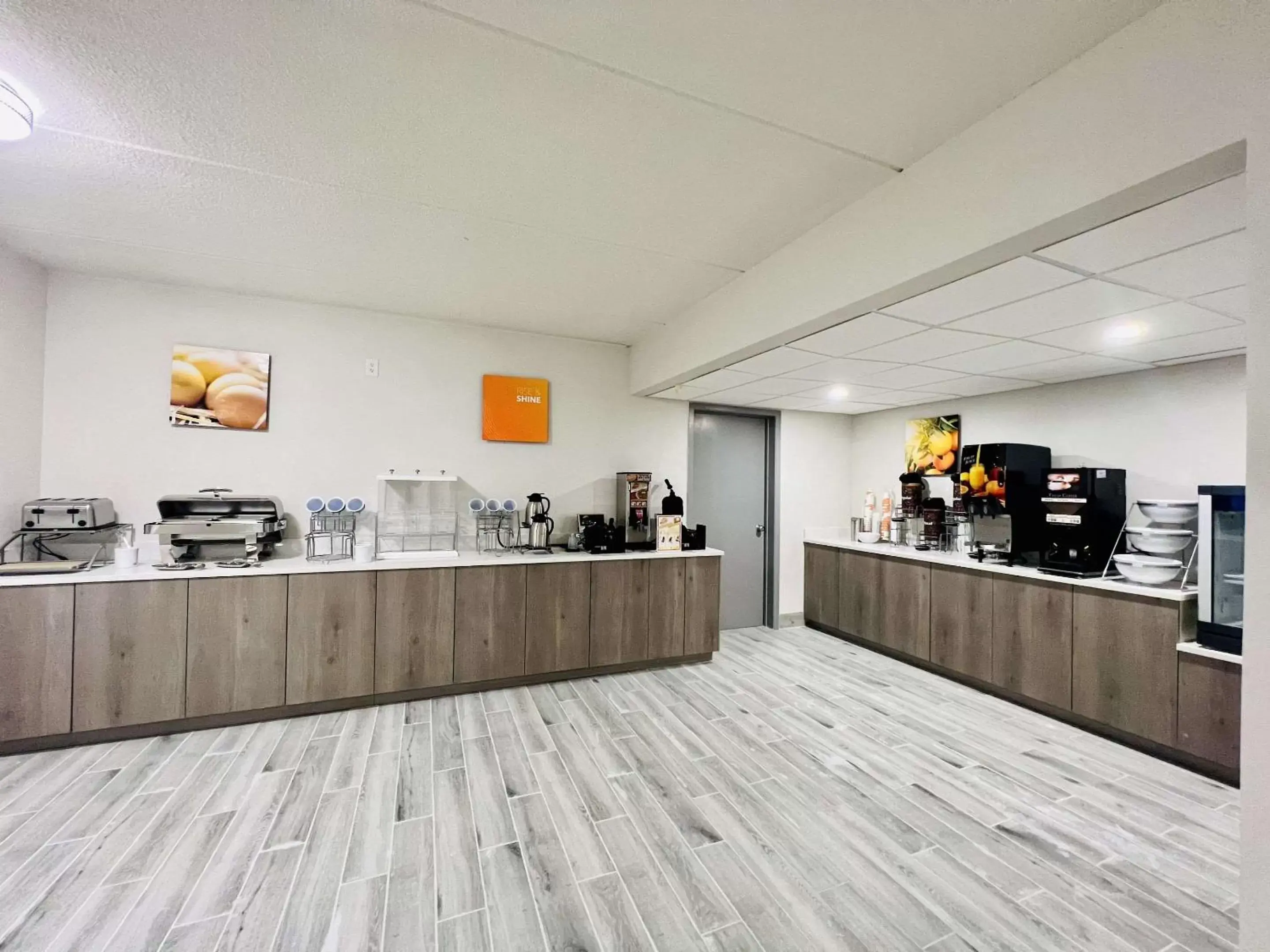Coffee/tea facilities in Comfort Inn & Suites