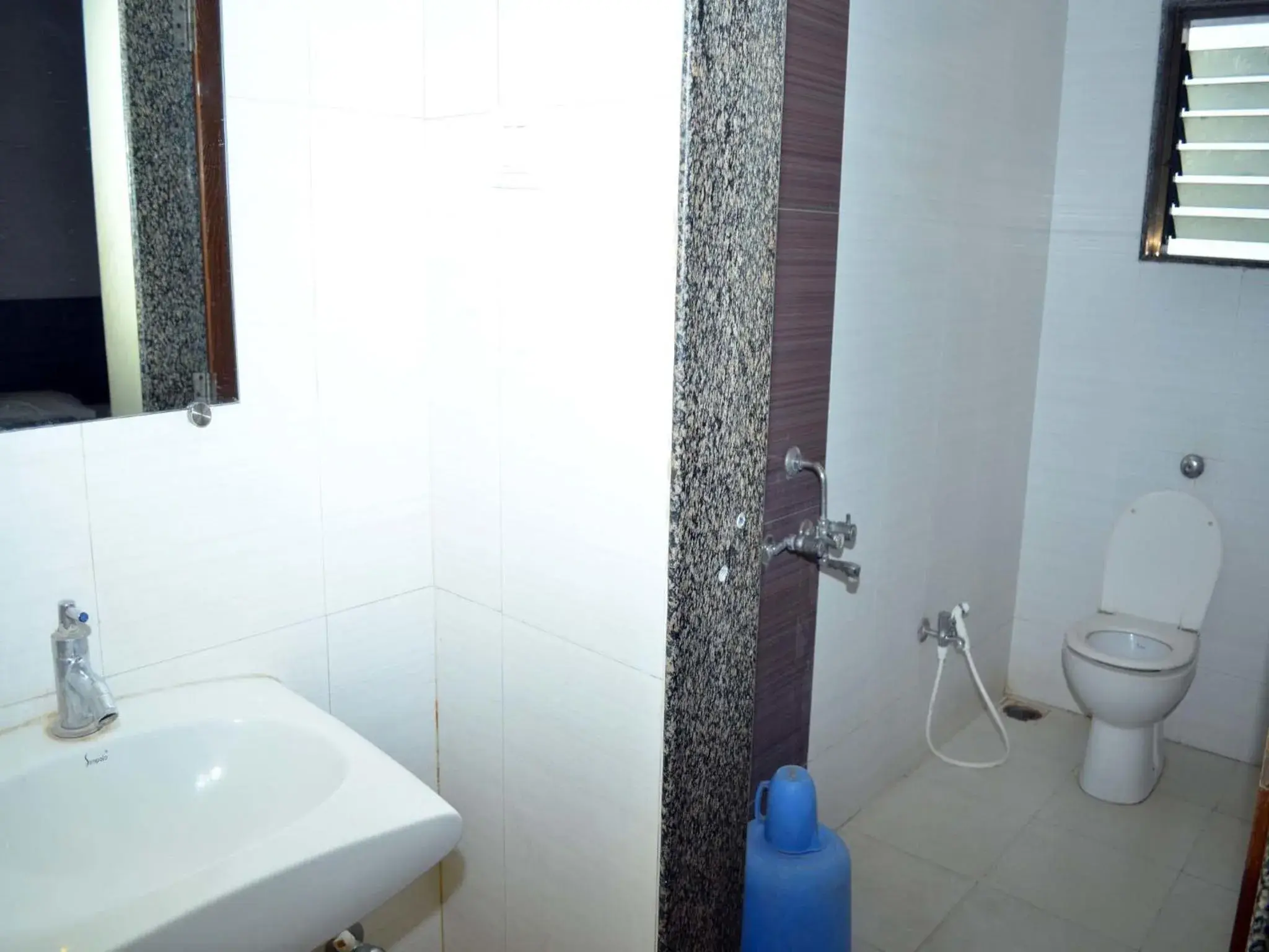 Bathroom in Hotel Sai Kamal
